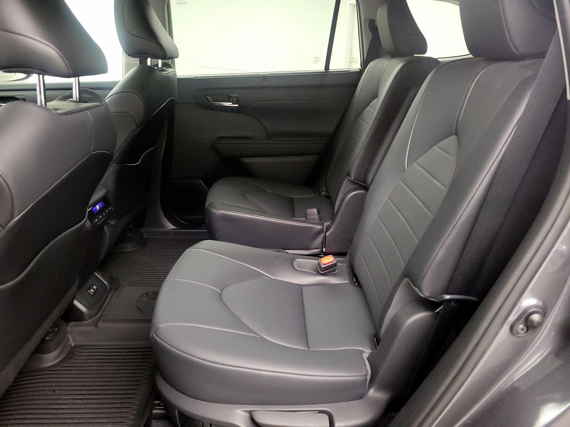 Thumbnail: 2021 Toyota Highlander - 20