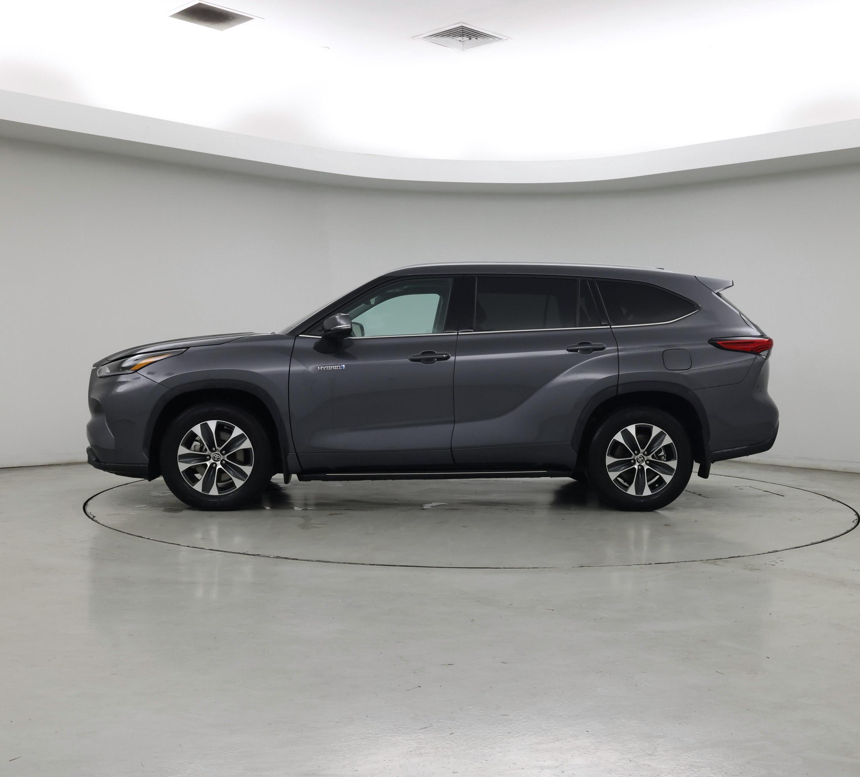 Thumbnail: 2021 Toyota Highlander - 3