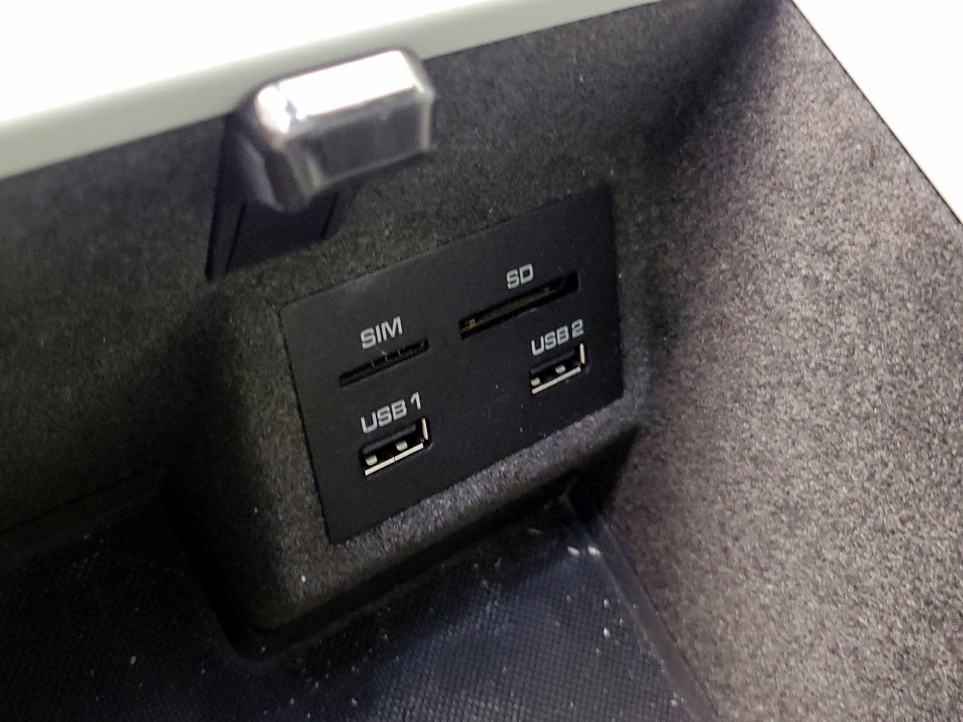 Thumbnail: 2019 Porsche Macan - 19