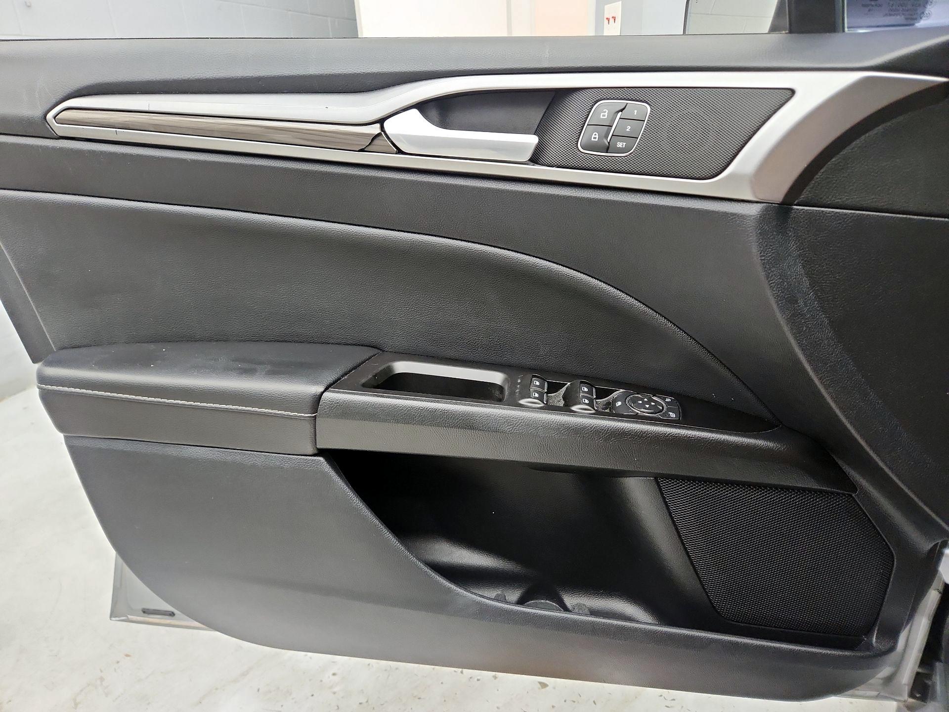 Thumbnail: 2020 Ford Fusion - 12