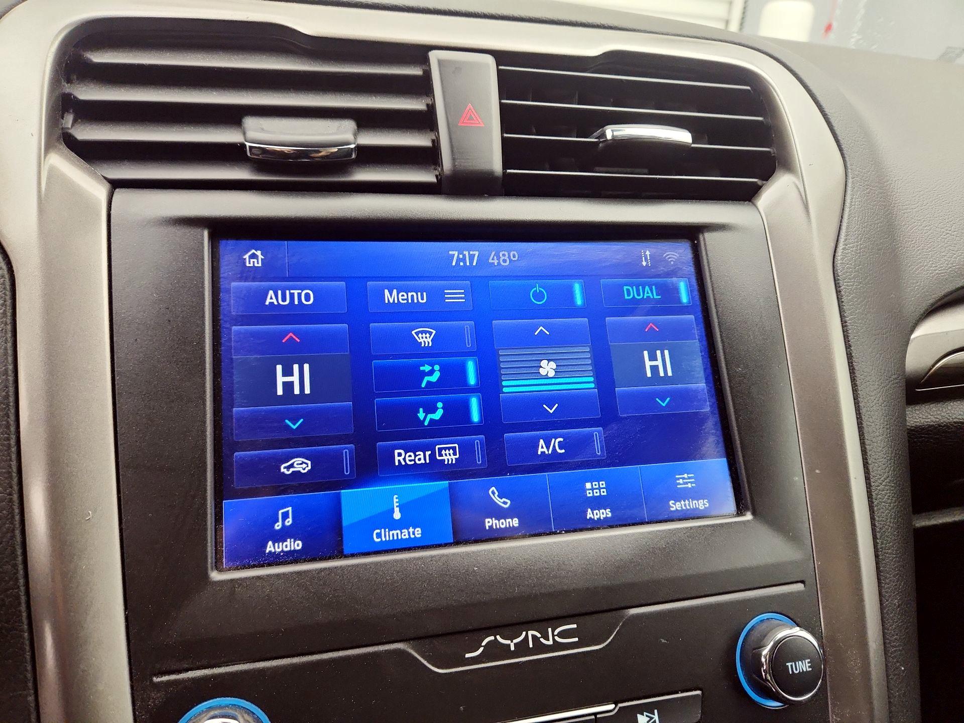 Thumbnail: 2020 Ford Fusion - 16