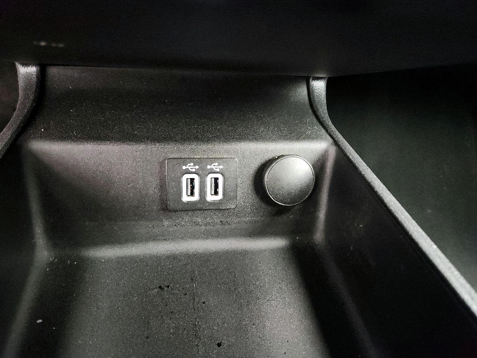 Thumbnail: 2020 Ford Fusion - 18