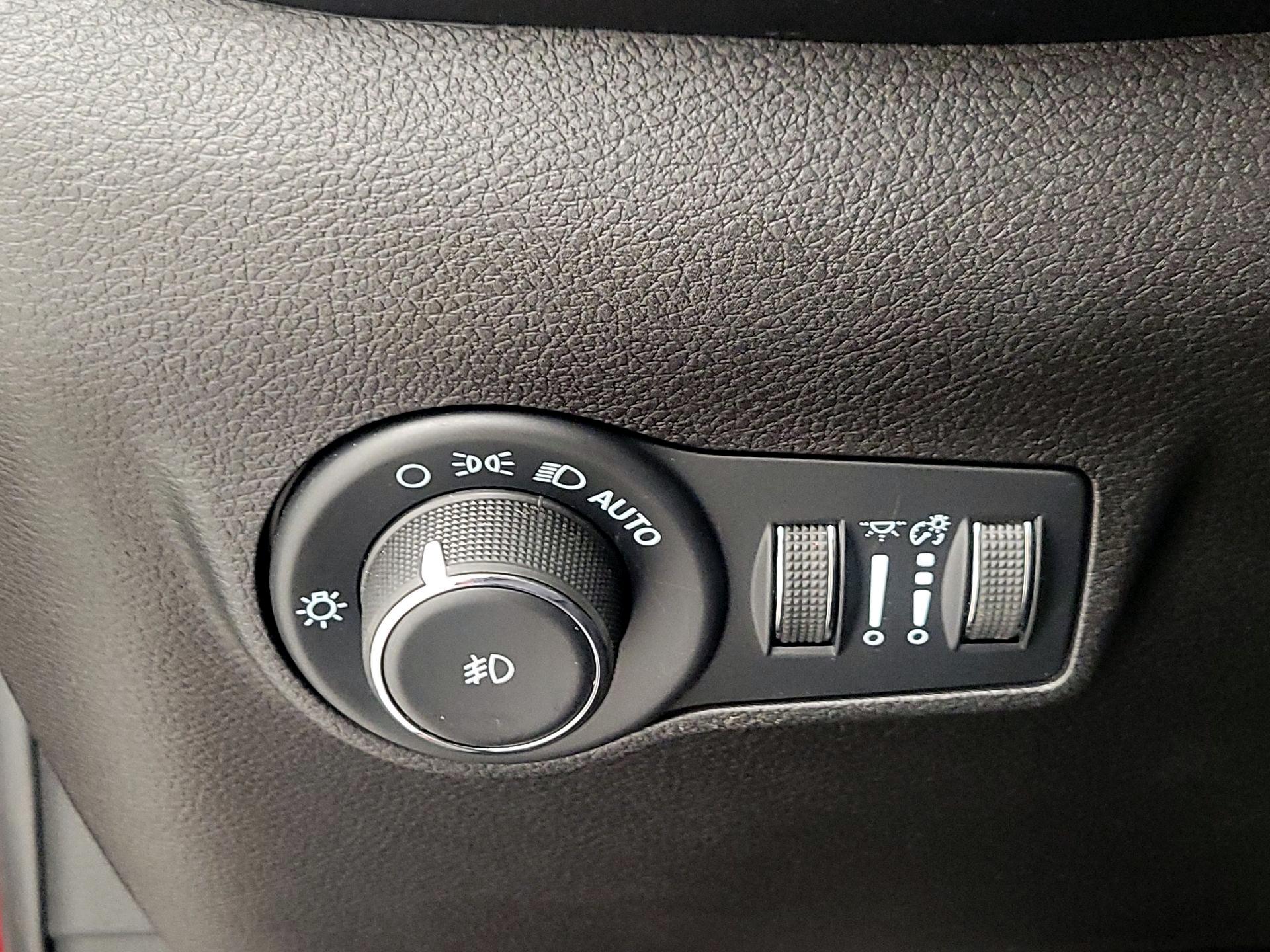 Thumbnail: 2022 Jeep Compass - 13