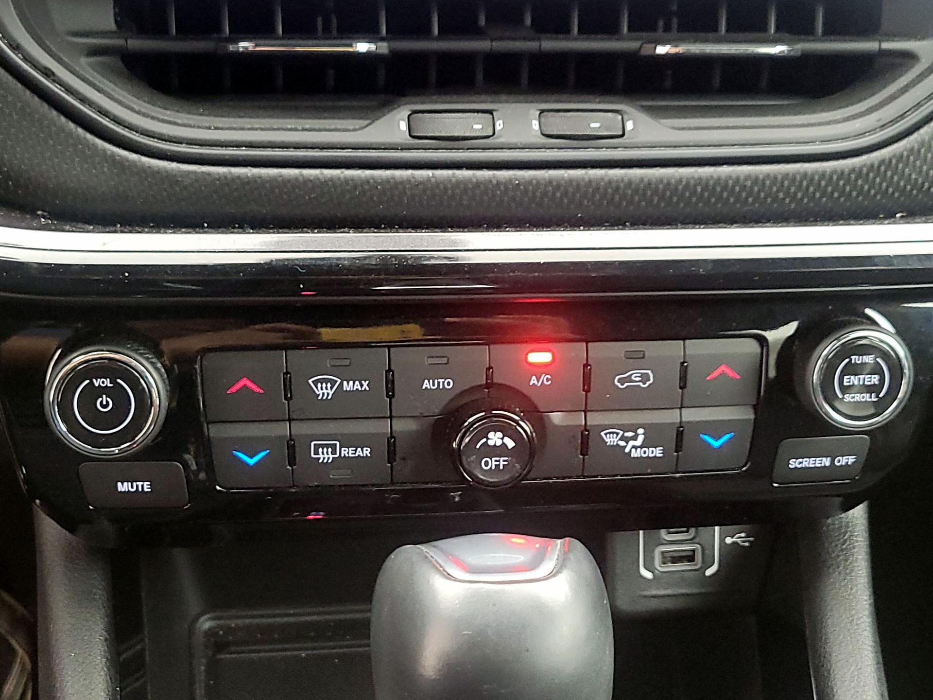 Thumbnail: 2022 Jeep Compass - 16