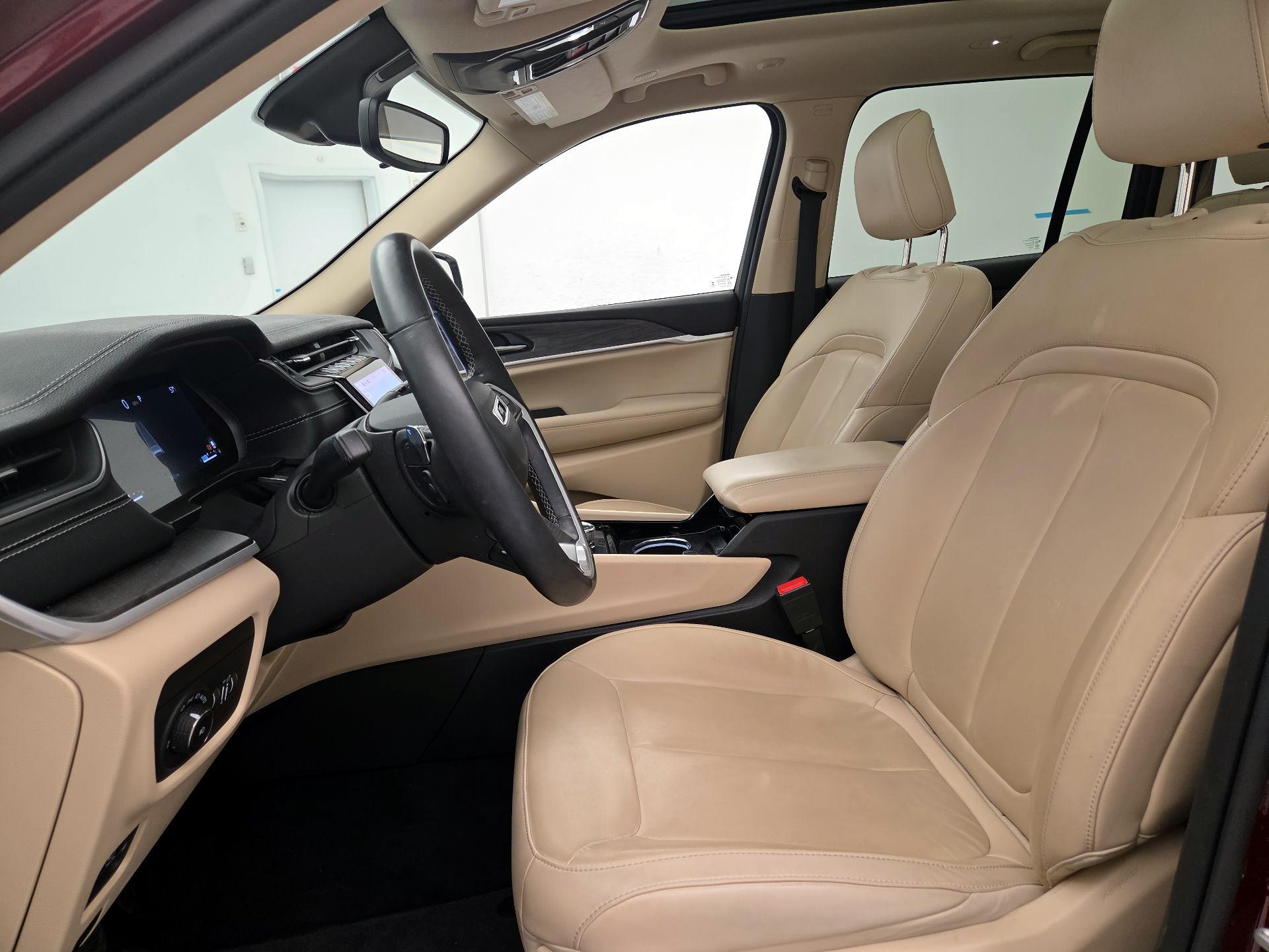 Thumbnail: 2022 Jeep Grand Cherokee - 11