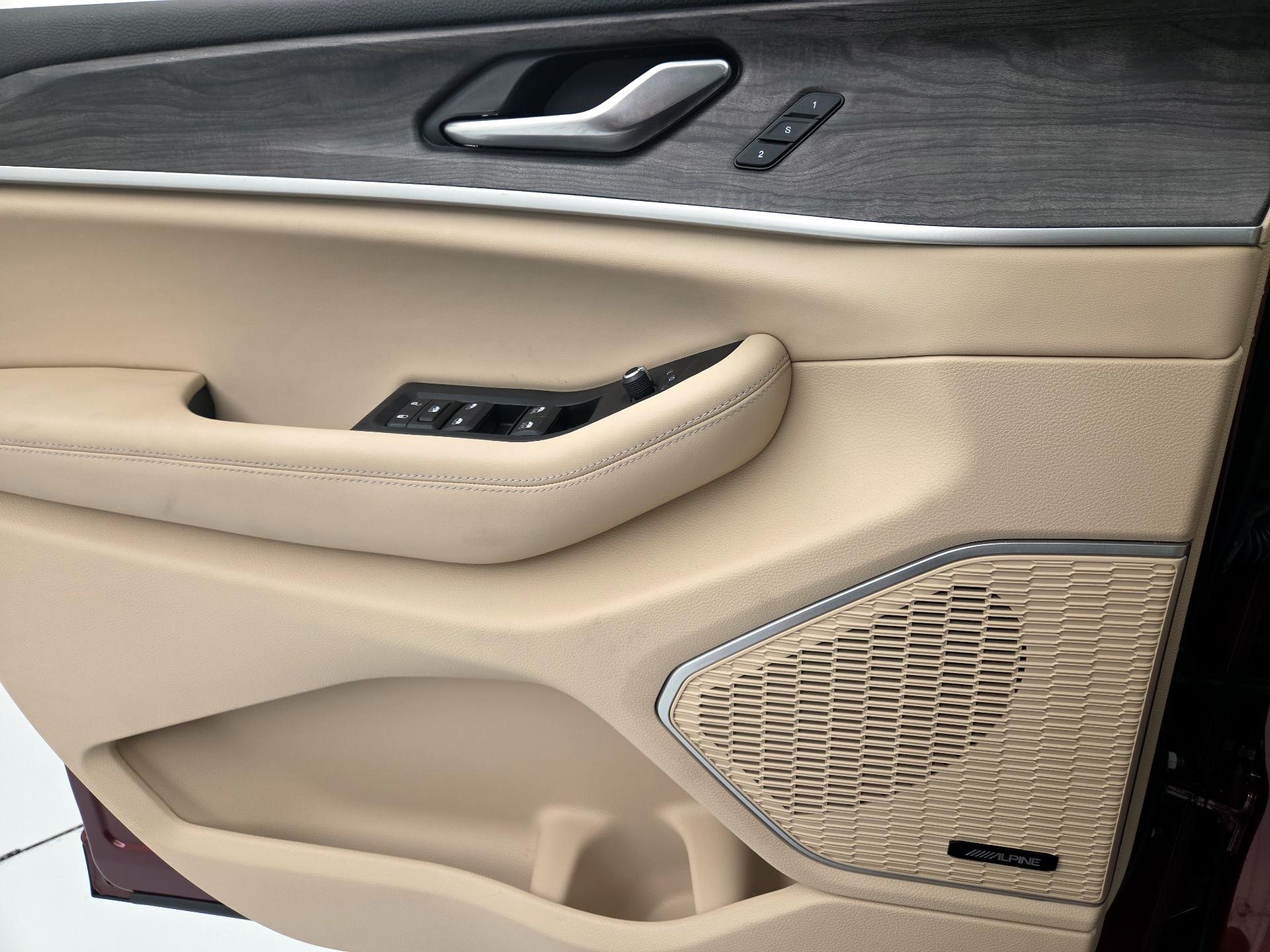 Thumbnail: 2022 Jeep Grand Cherokee - 12