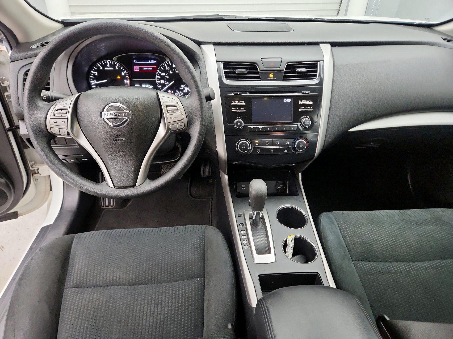 Thumbnail: 2015 Nissan Altima - 9