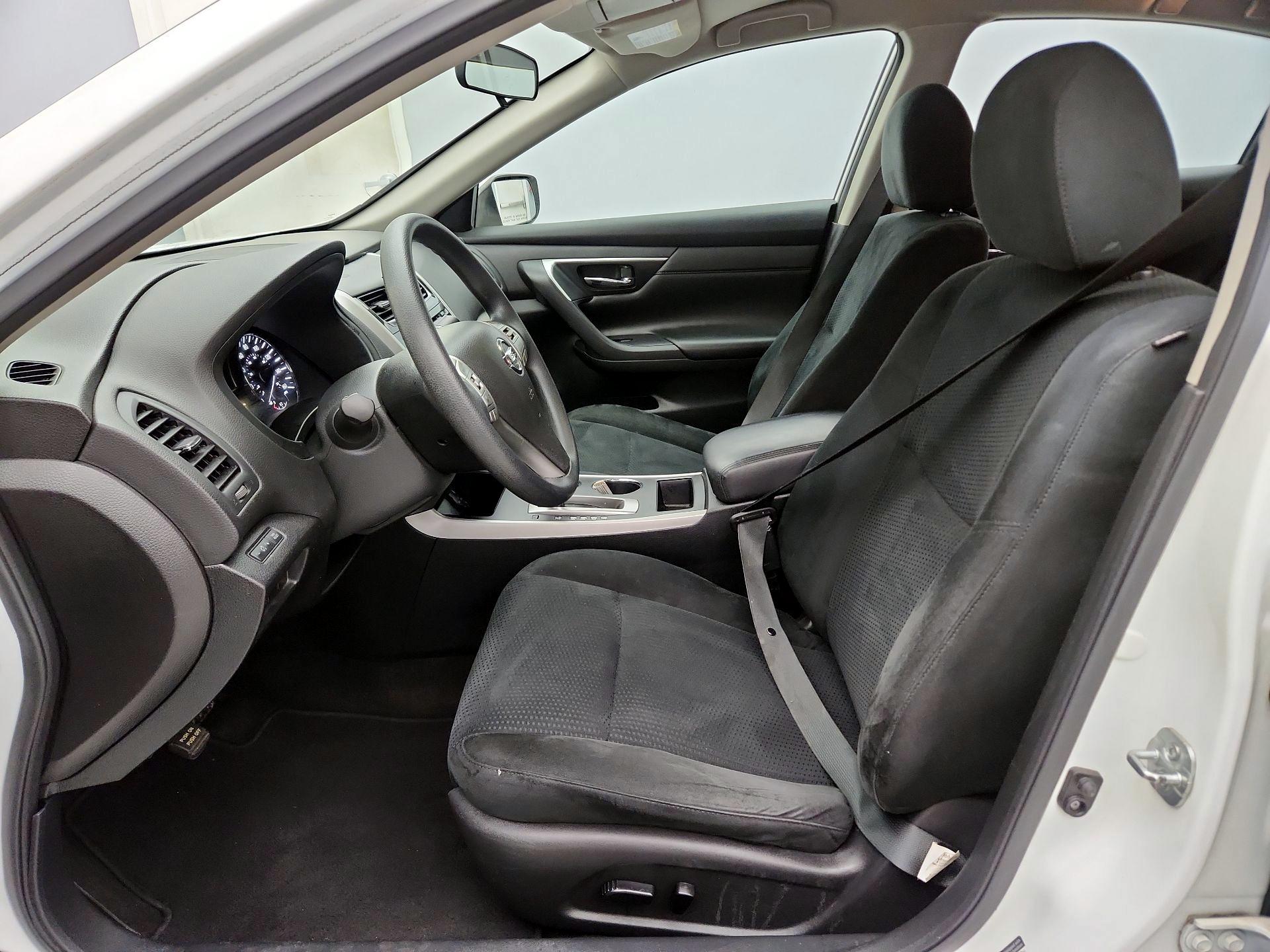 Thumbnail: 2015 Nissan Altima - 11