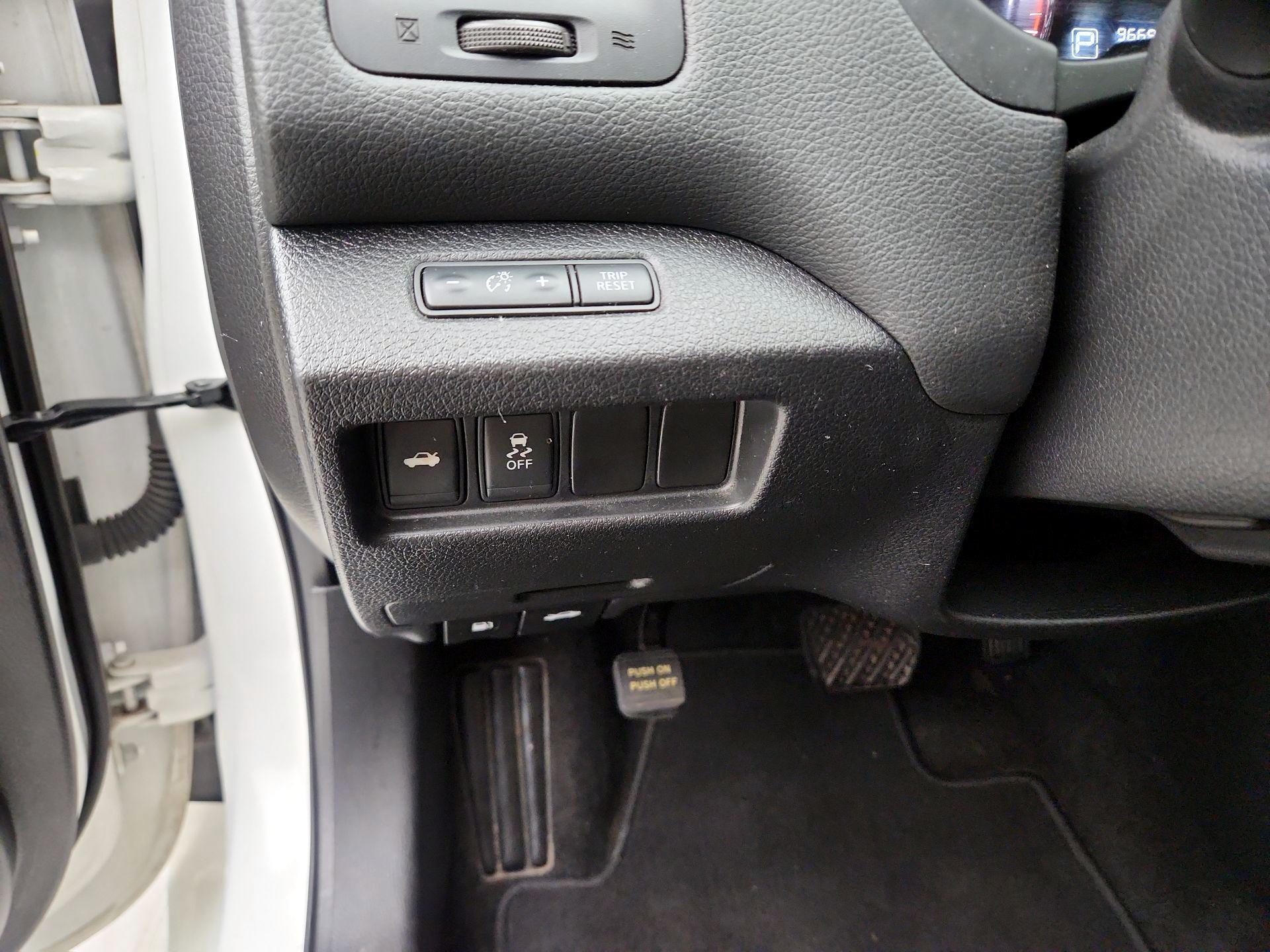 Thumbnail: 2015 Nissan Altima - 13