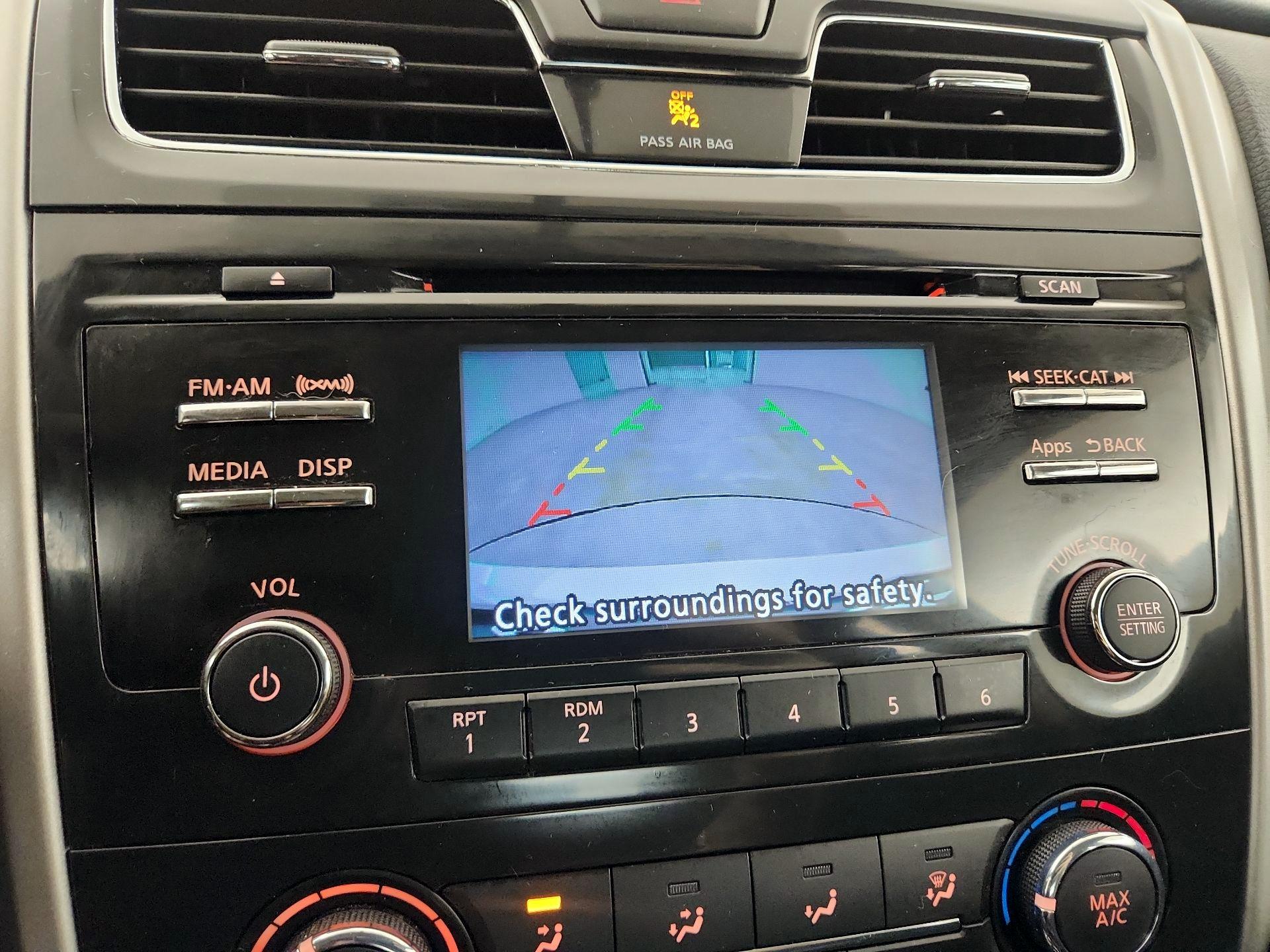 Thumbnail: 2015 Nissan Altima - 14