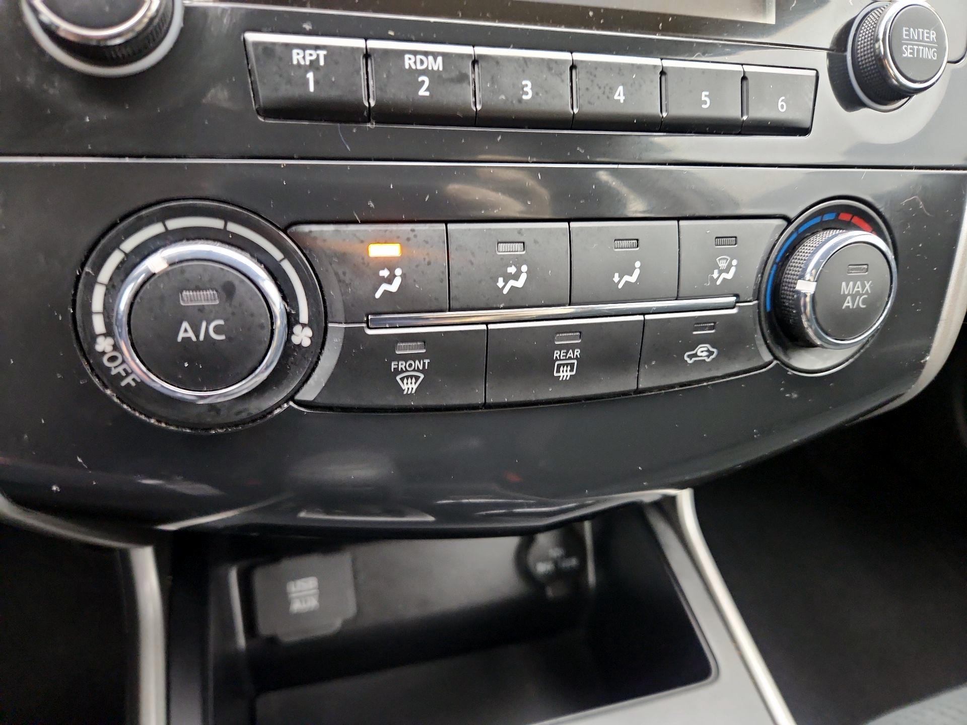 Thumbnail: 2015 Nissan Altima - 16