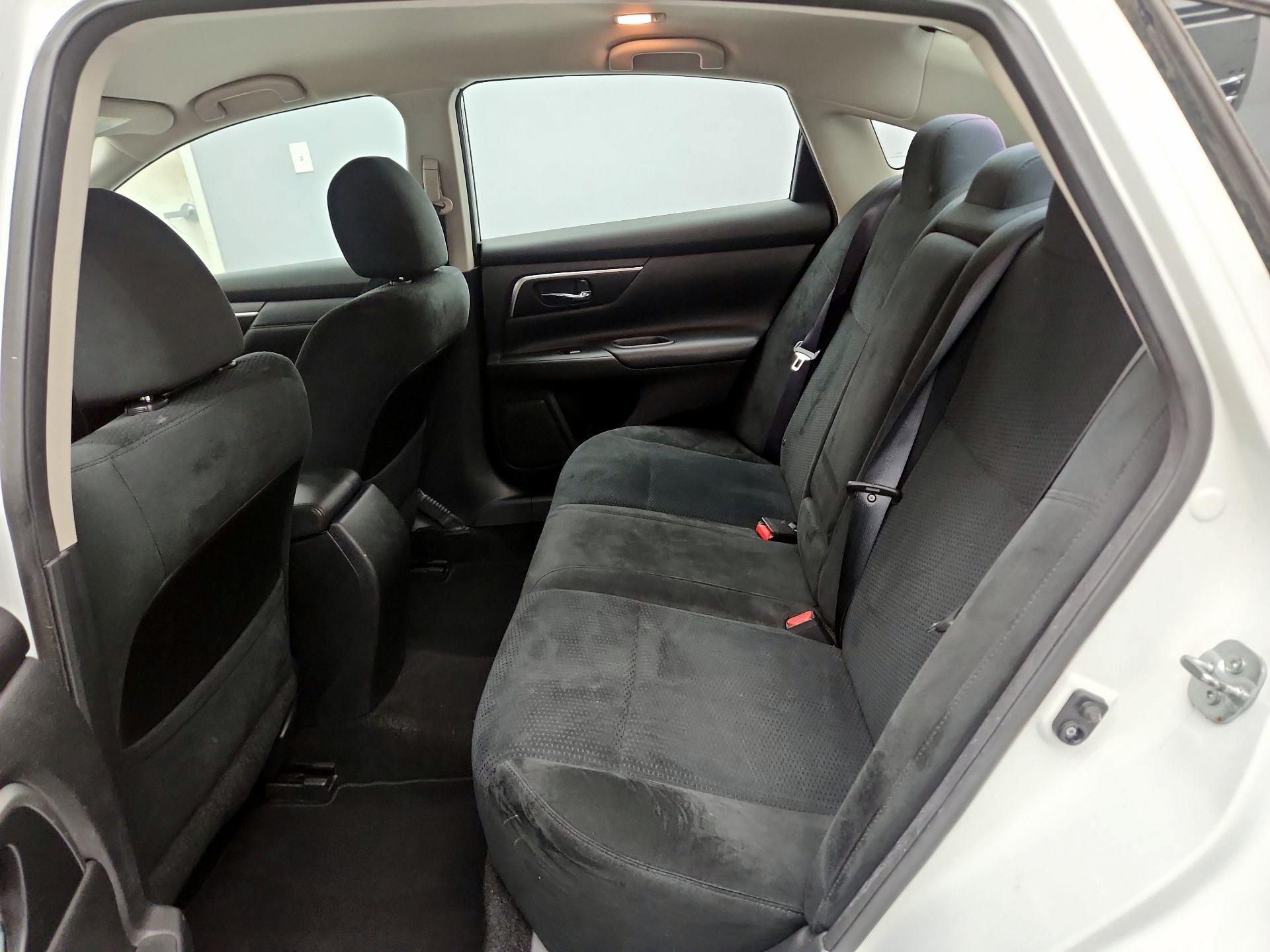 Thumbnail: 2015 Nissan Altima - 18