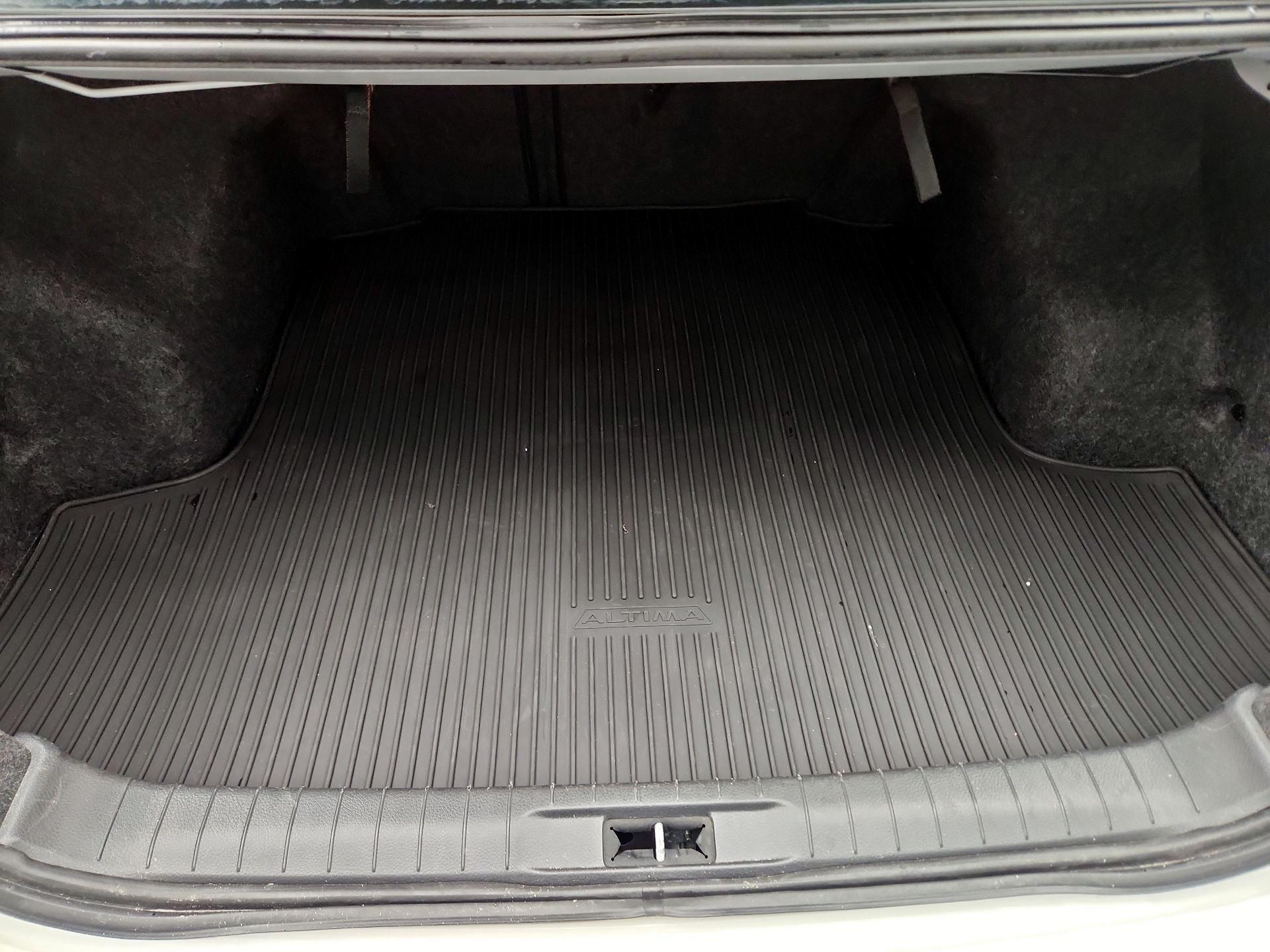 Thumbnail: 2015 Nissan Altima - 19