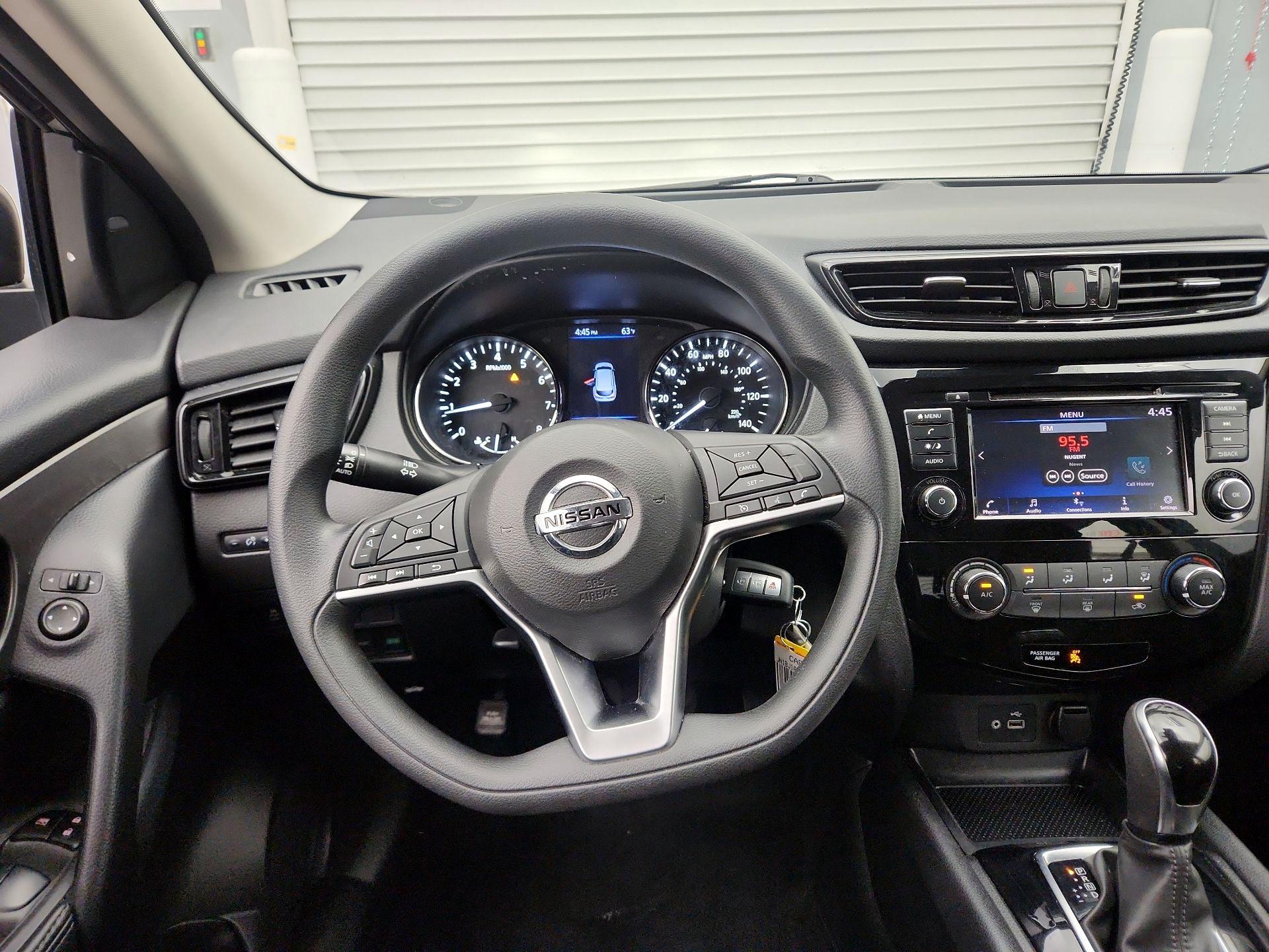 Thumbnail: 2021 Nissan Rogue Sport - 10