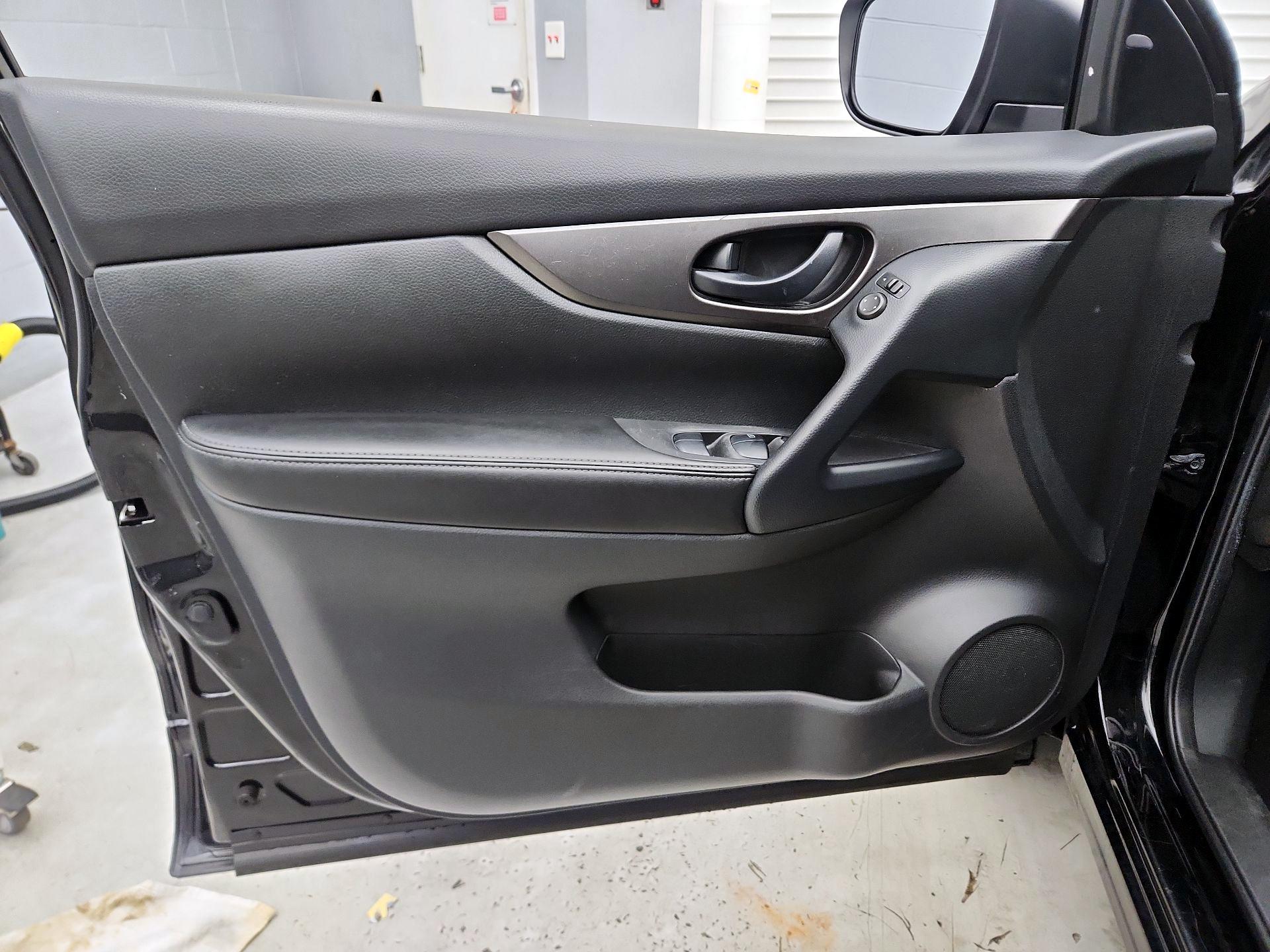 Thumbnail: 2021 Nissan Rogue Sport - 12