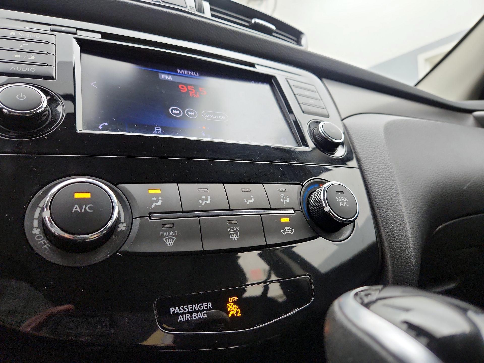 Thumbnail: 2021 Nissan Rogue Sport - 16