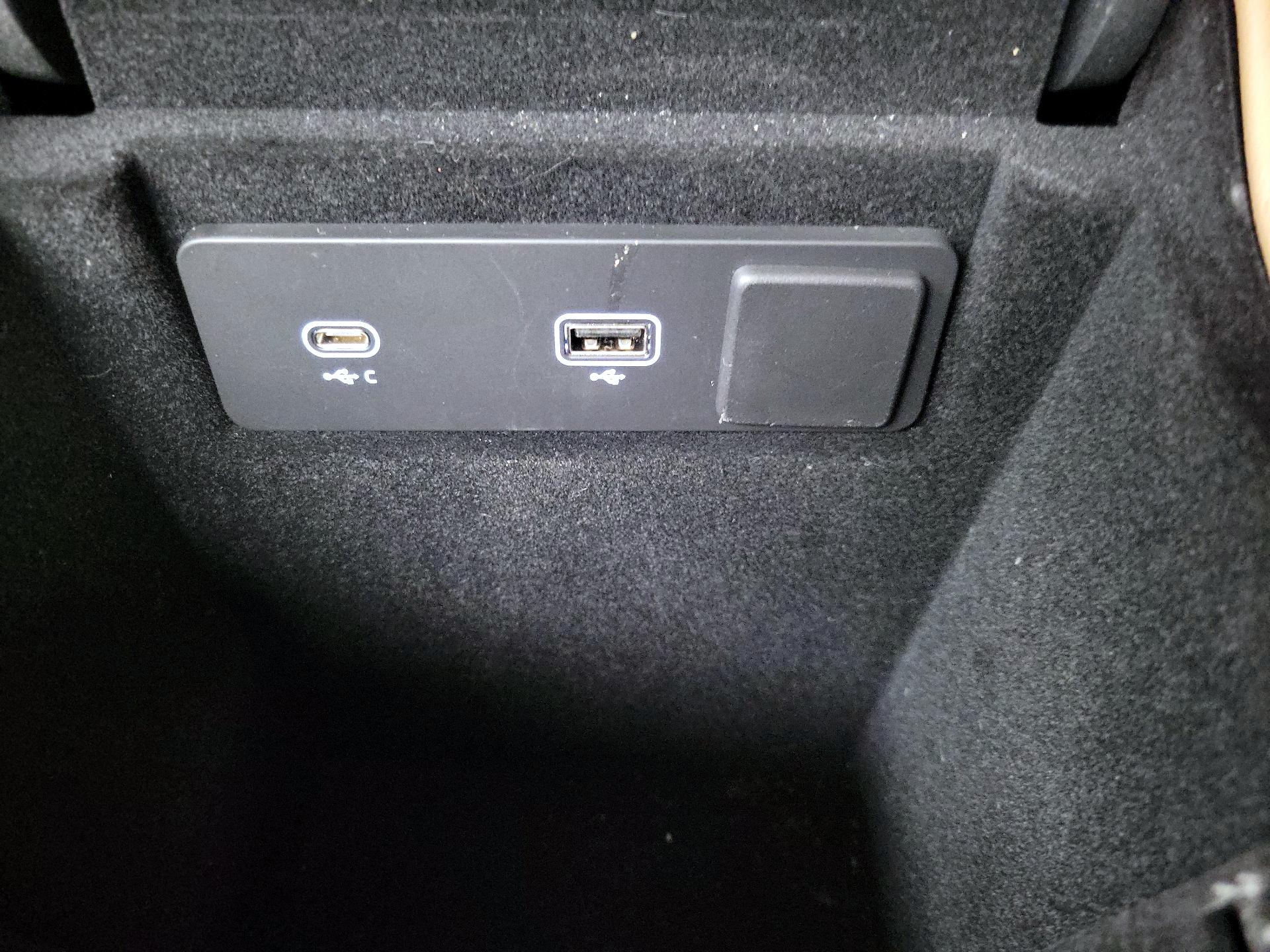 Thumbnail: 2022 Jaguar F-Pace - 19