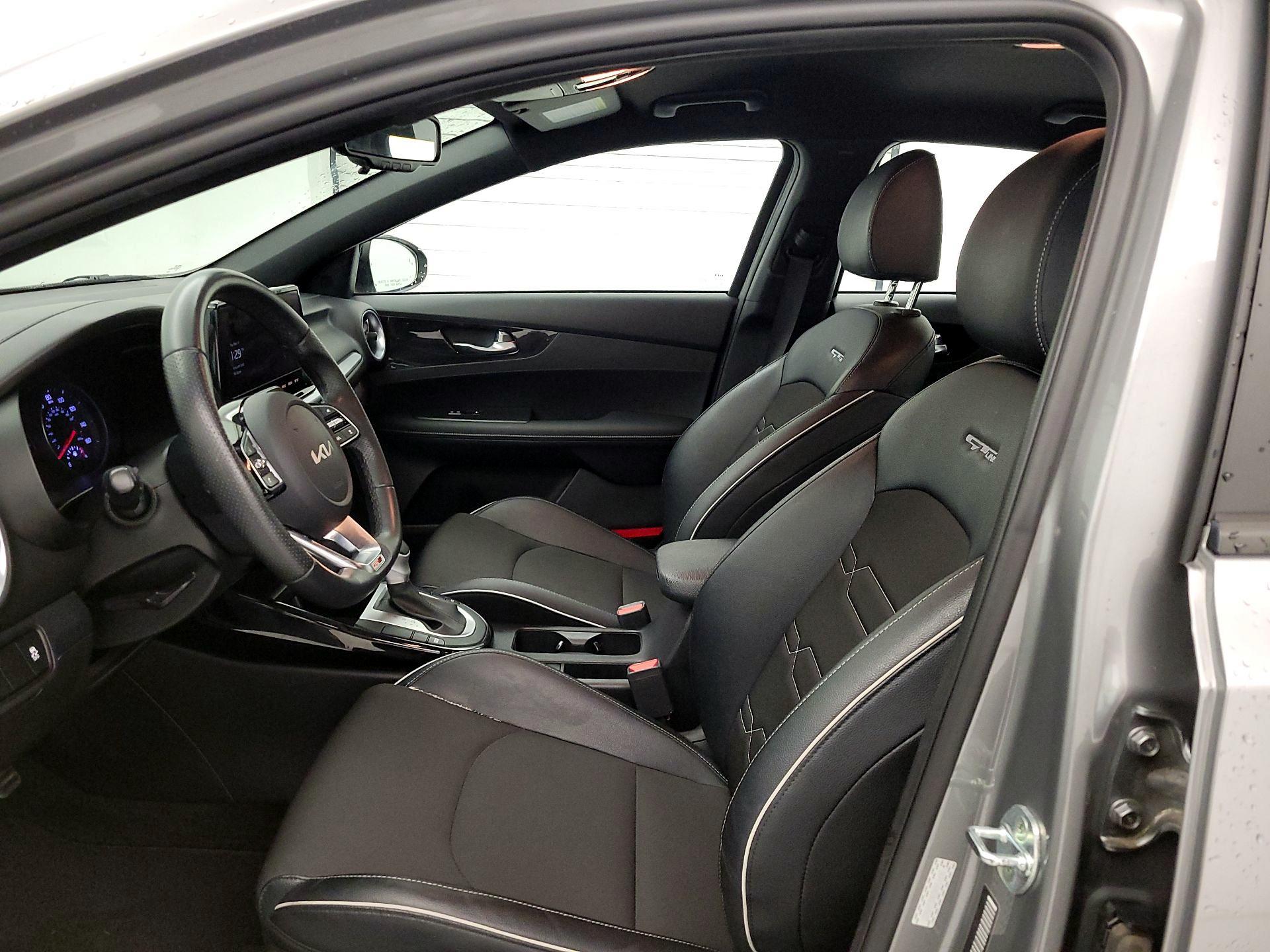 Thumbnail: 2022 Kia Forte - 11