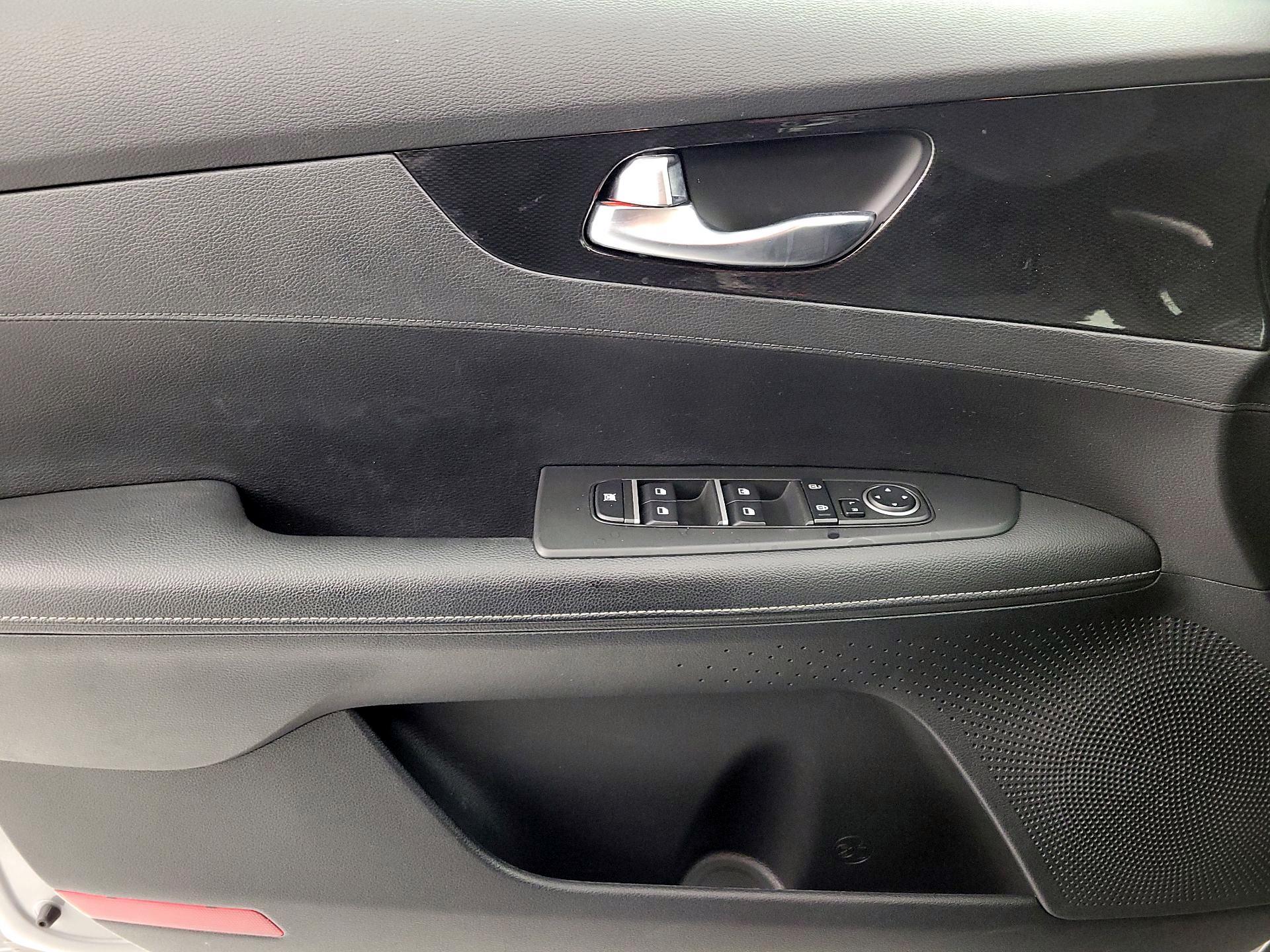 Thumbnail: 2022 Kia Forte - 12