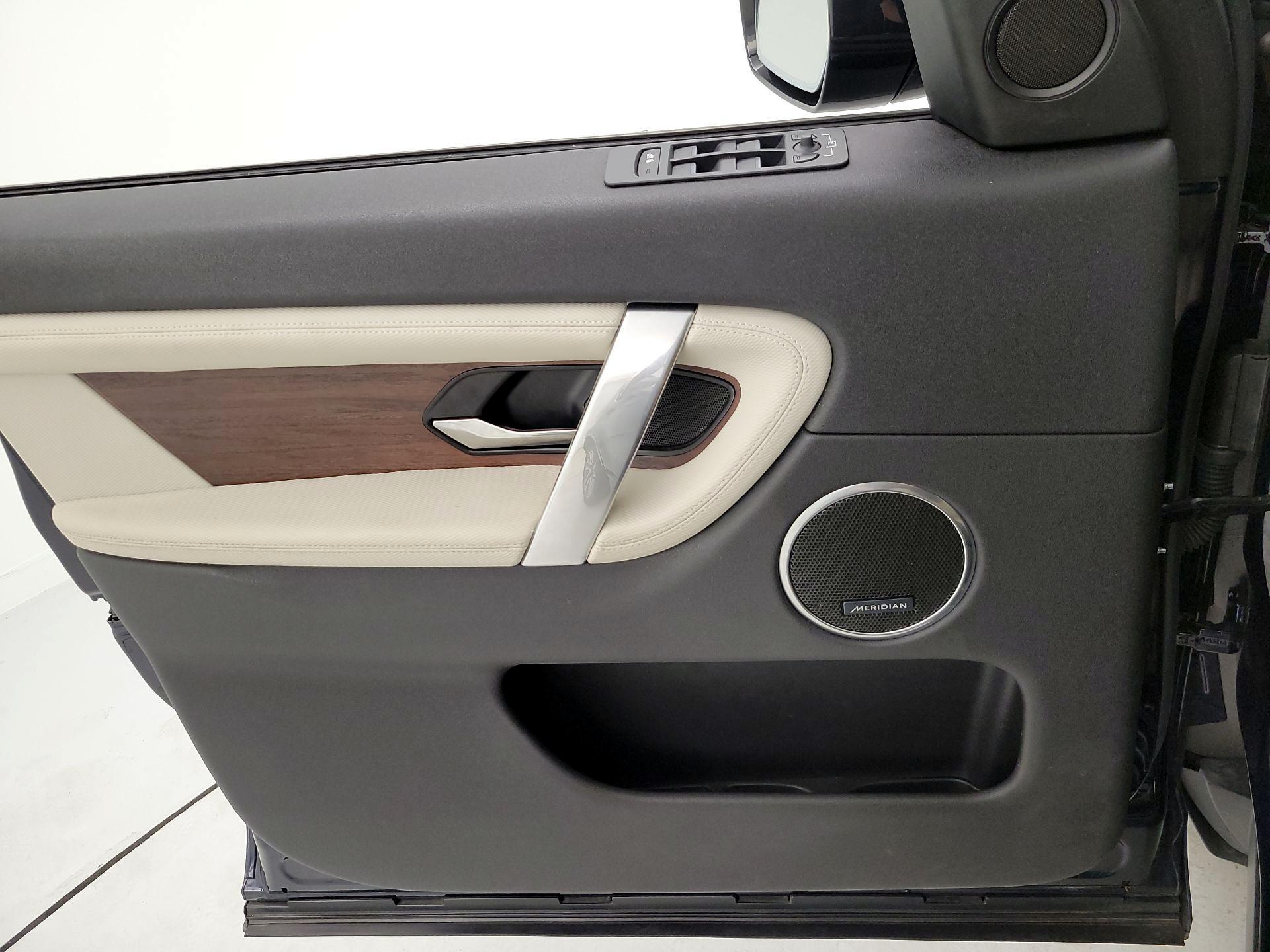 Thumbnail: 2021 Land Rover Discovery Sport - 12