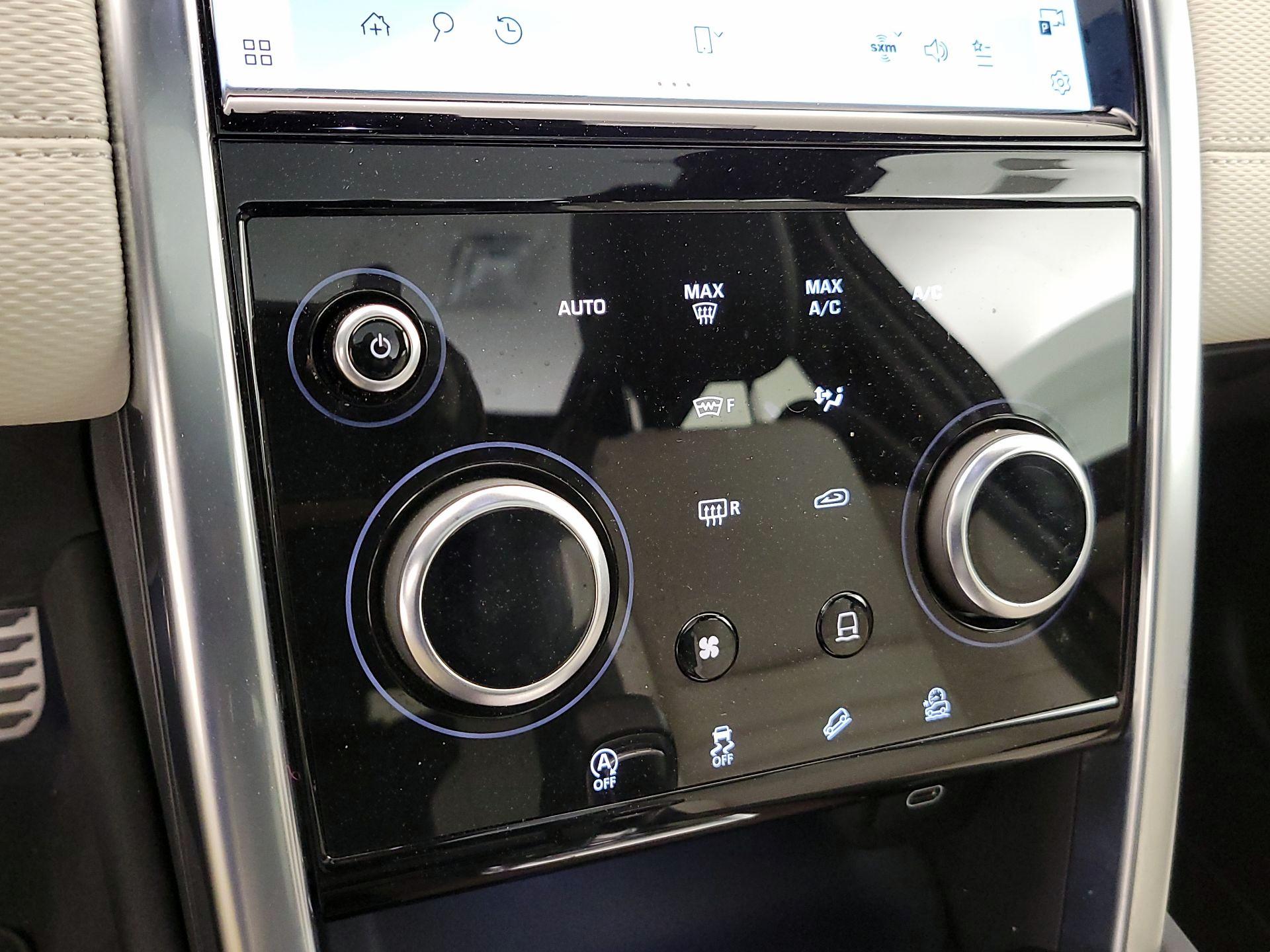 Thumbnail: 2021 Land Rover Discovery Sport - 17