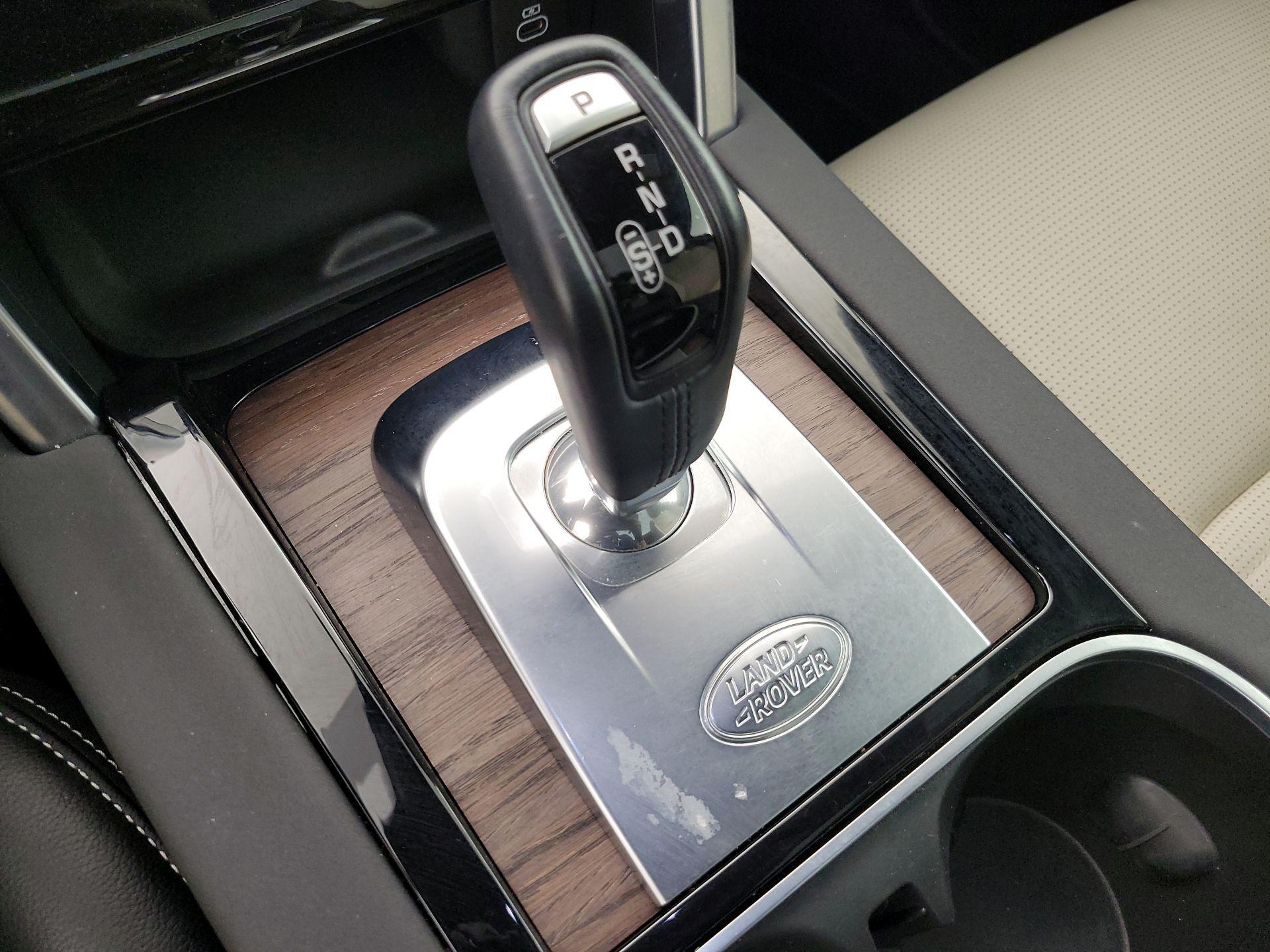 Thumbnail: 2021 Land Rover Discovery Sport - 18