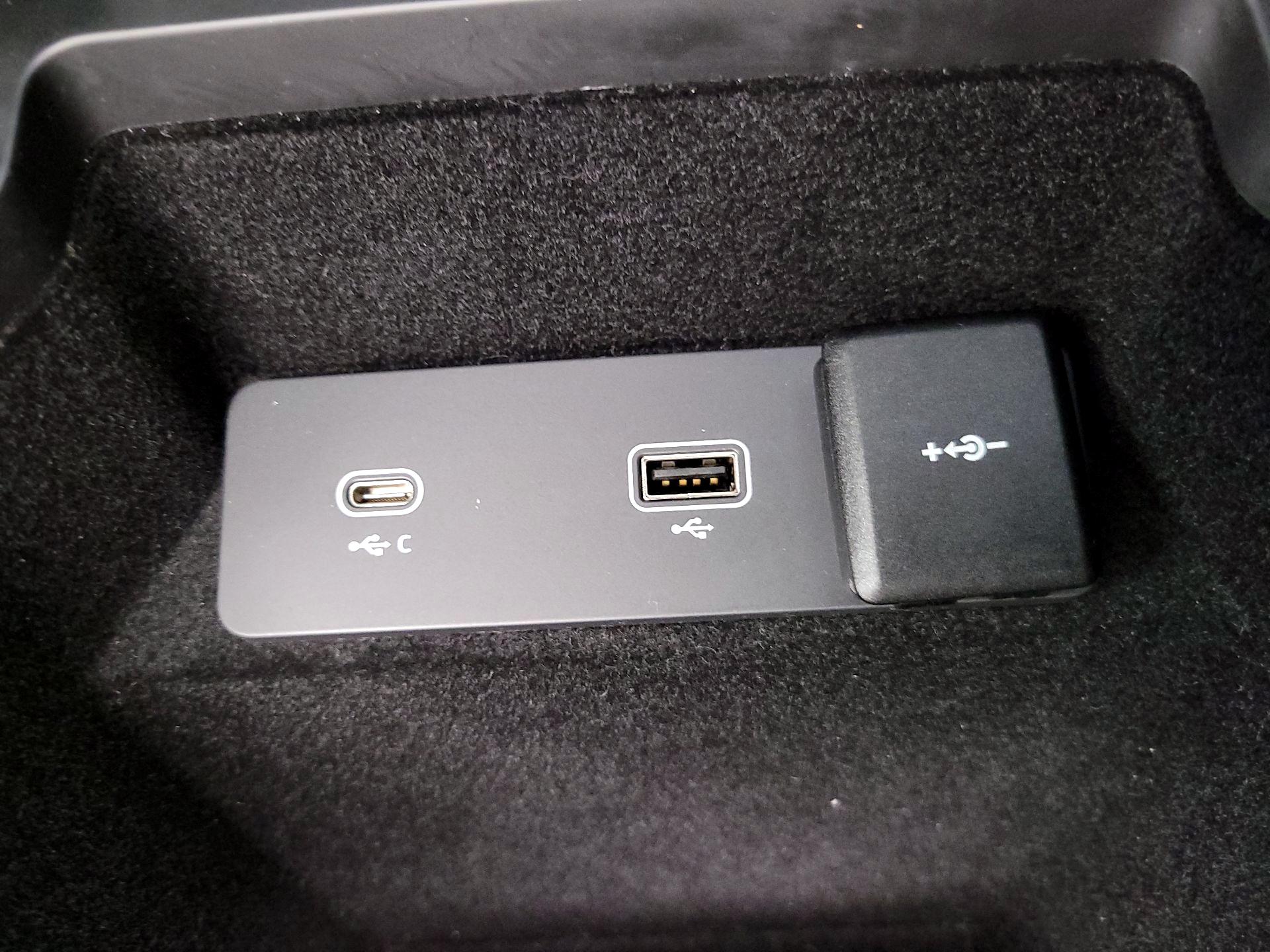 Thumbnail: 2021 Land Rover Discovery Sport - 19