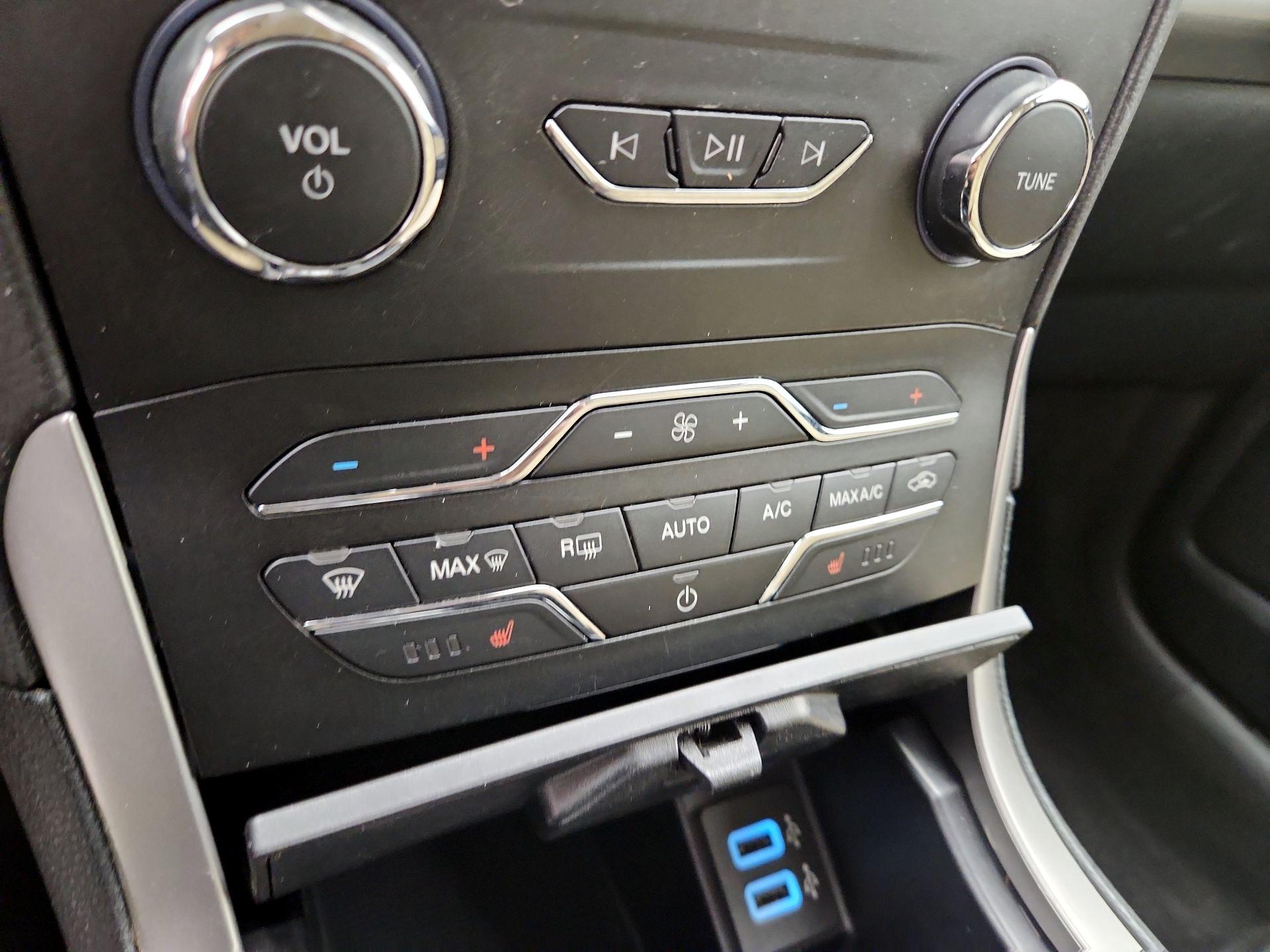 Thumbnail: 2020 Ford Edge - 17