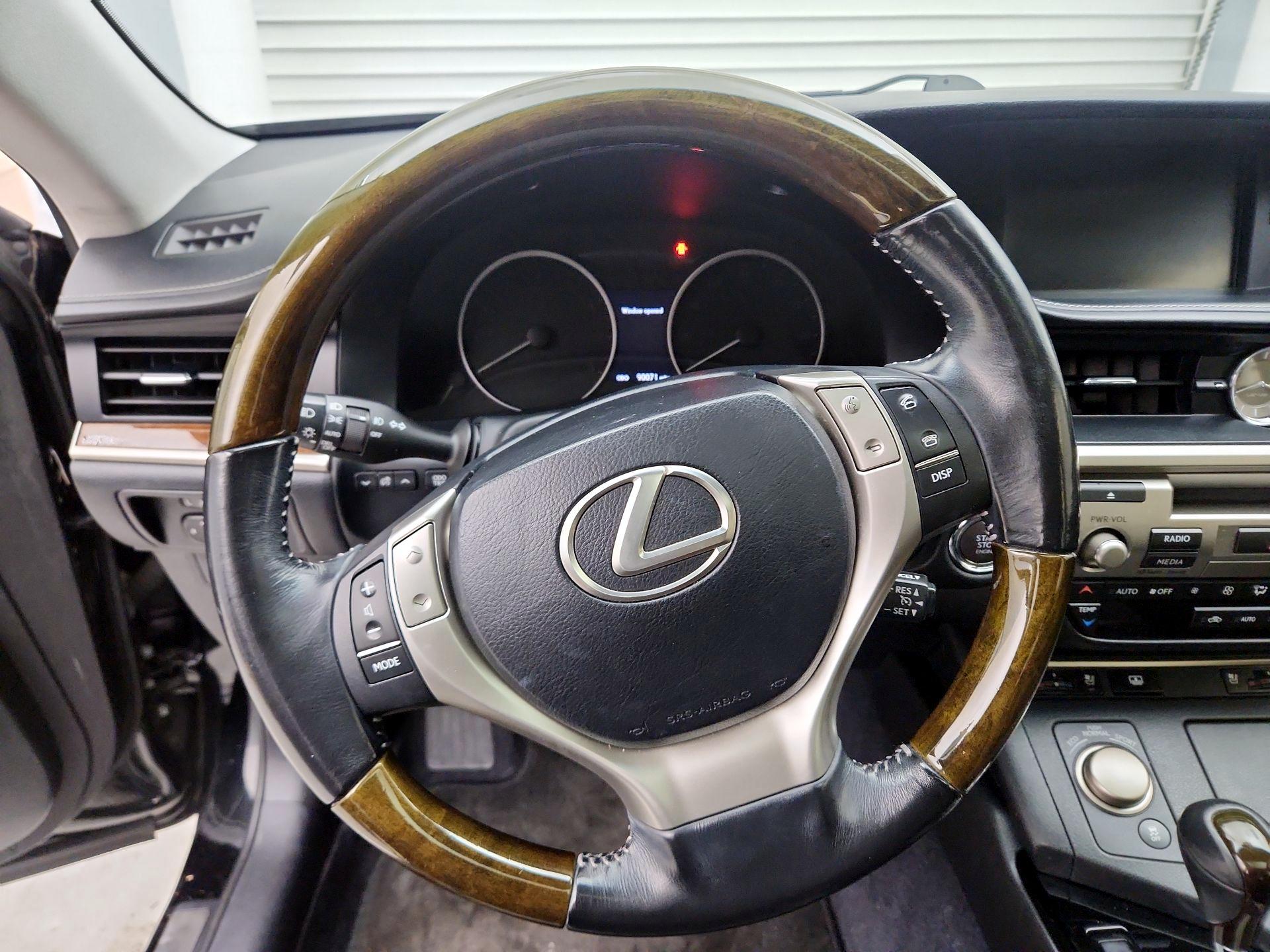 Thumbnail: 2015 Lexus ES - 10
