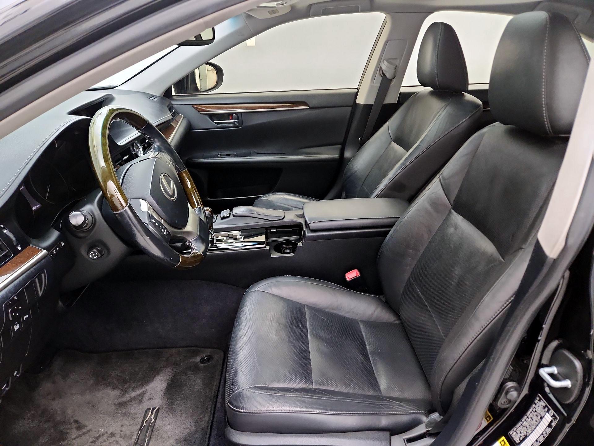 Thumbnail: 2015 Lexus ES - 11