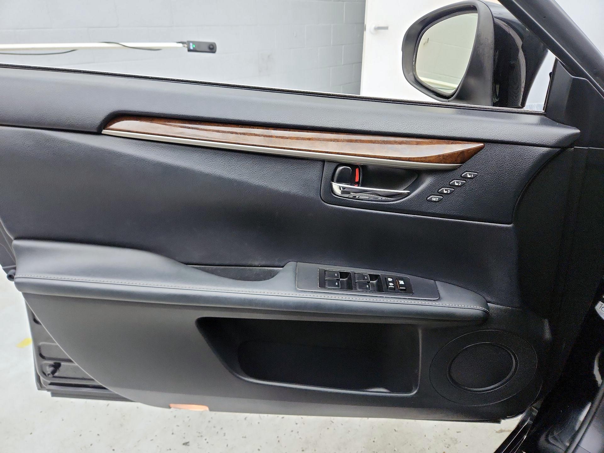 Thumbnail: 2015 Lexus ES - 12