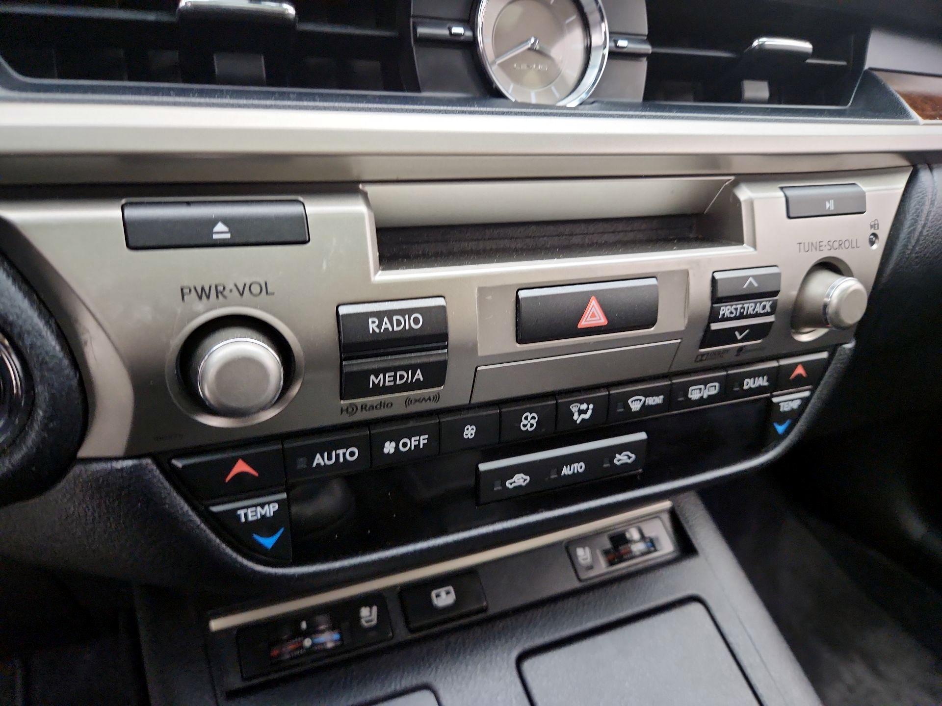 Thumbnail: 2015 Lexus ES - 17