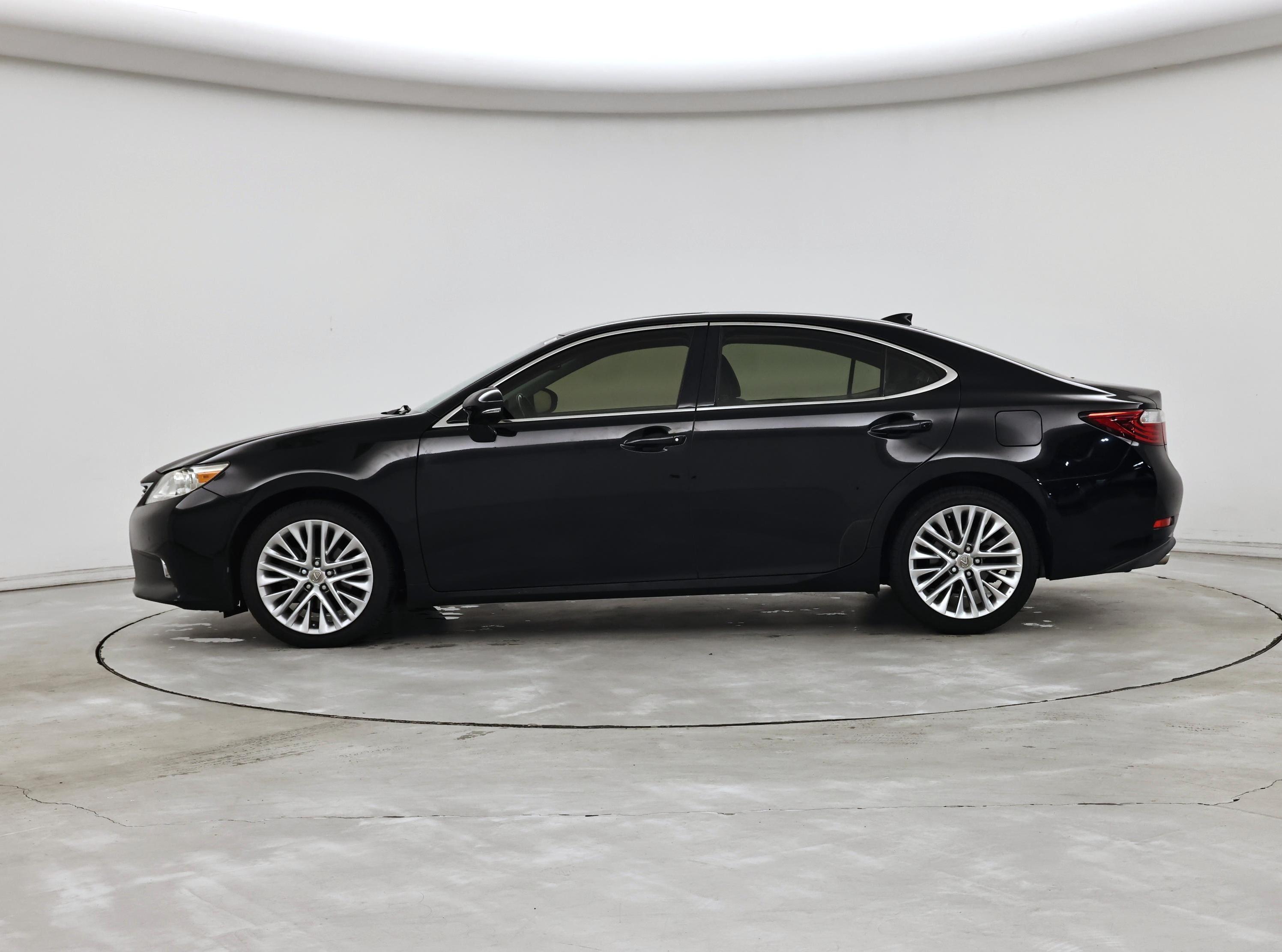 Thumbnail: 2015 Lexus ES - 3