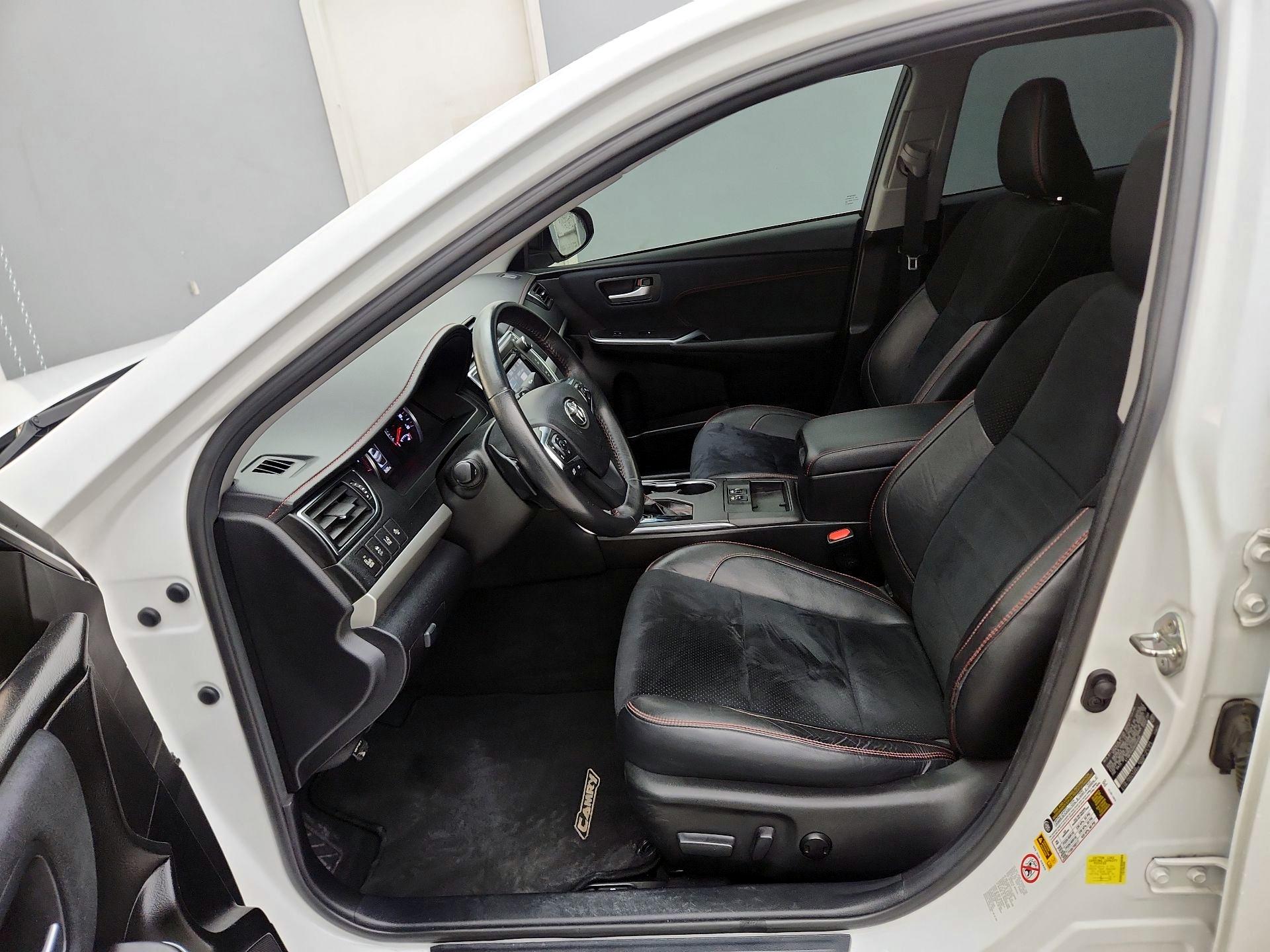 Thumbnail: 2017 Toyota Camry - 11