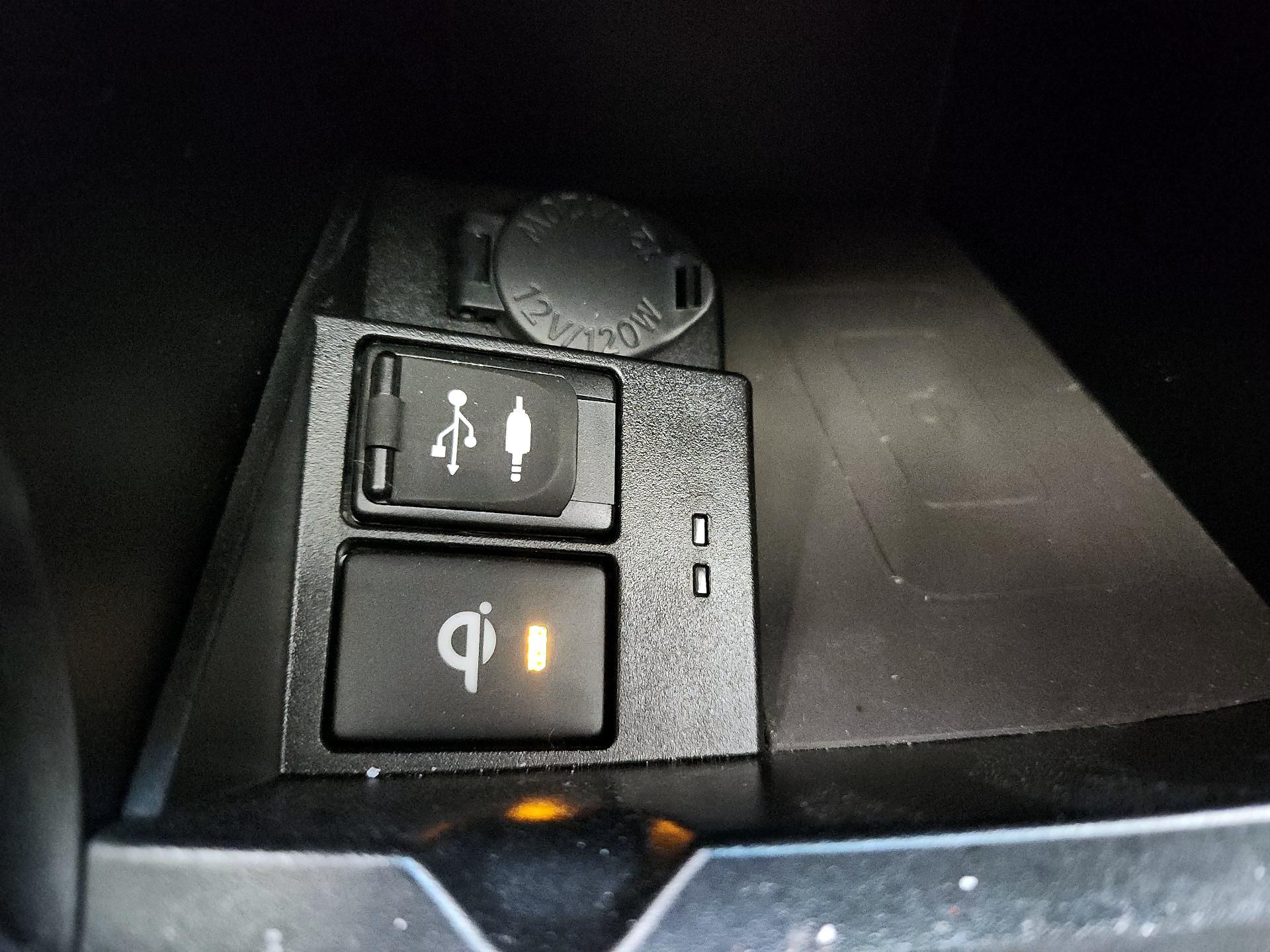 Thumbnail: 2017 Toyota Camry - 18