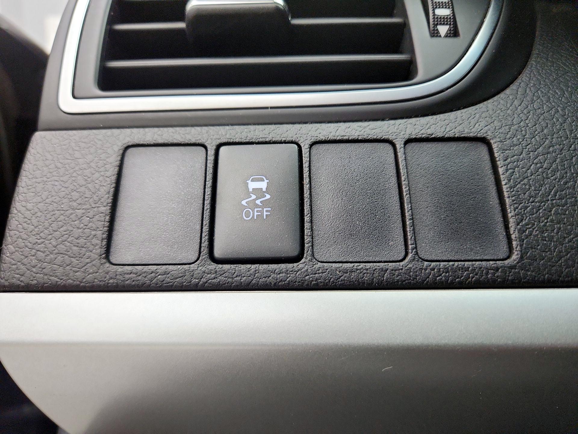 Thumbnail: 2016 Toyota Camry - 13