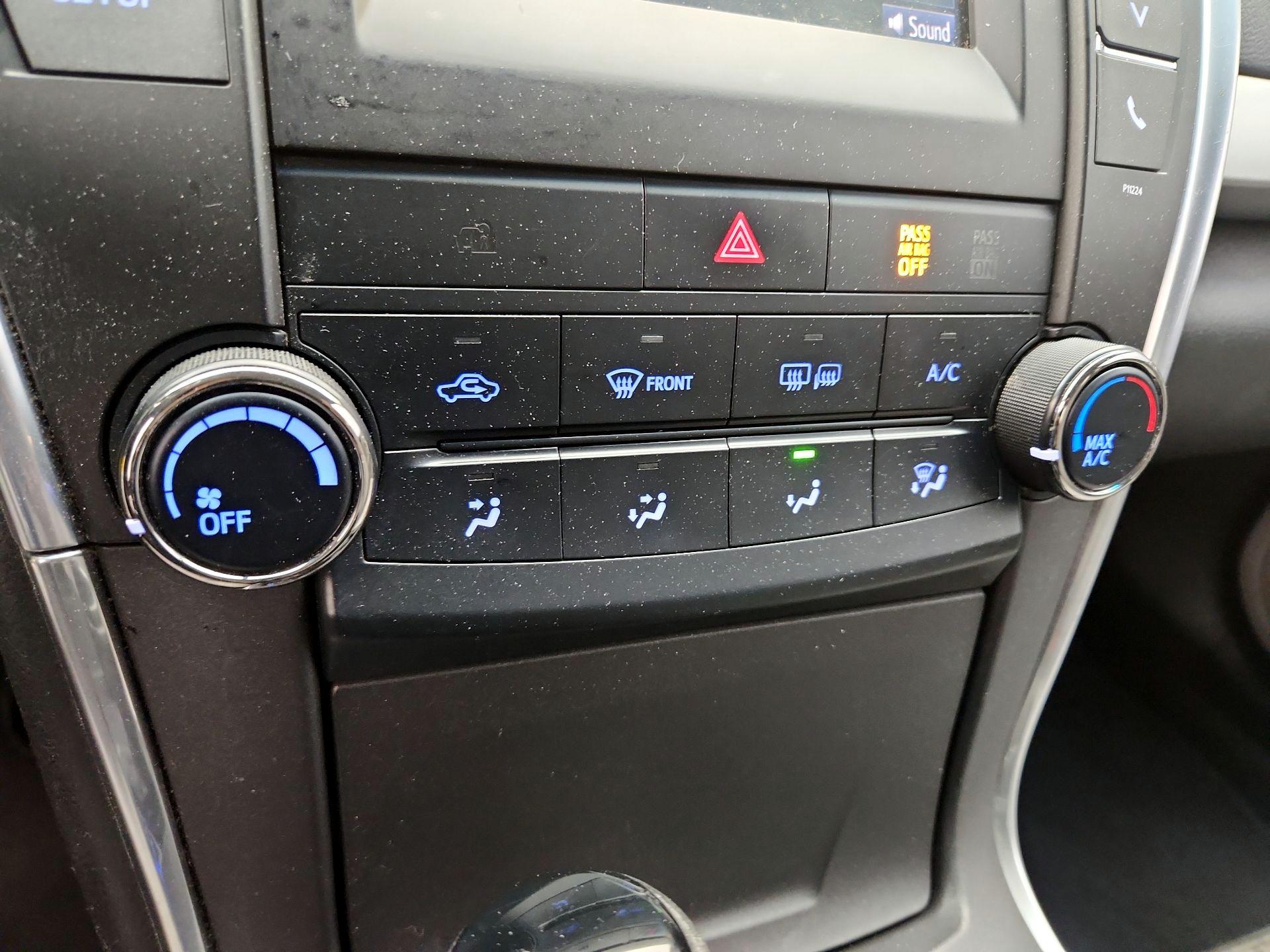 Thumbnail: 2016 Toyota Camry - 16