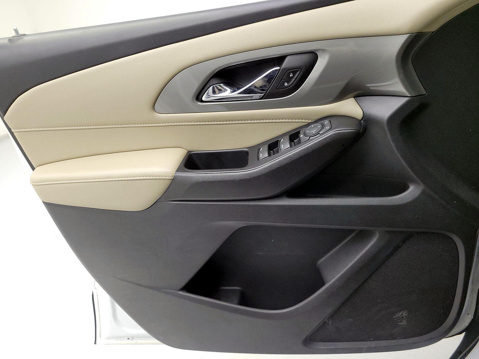 Thumbnail: 2023 Chevrolet Traverse - 10