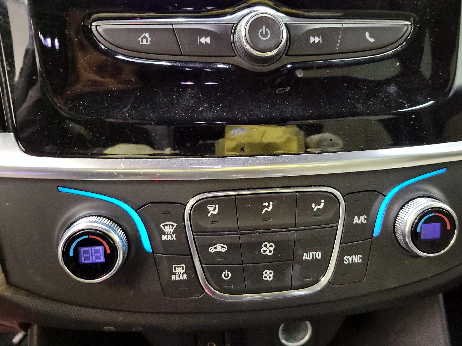 Thumbnail: 2023 Chevrolet Traverse - 14