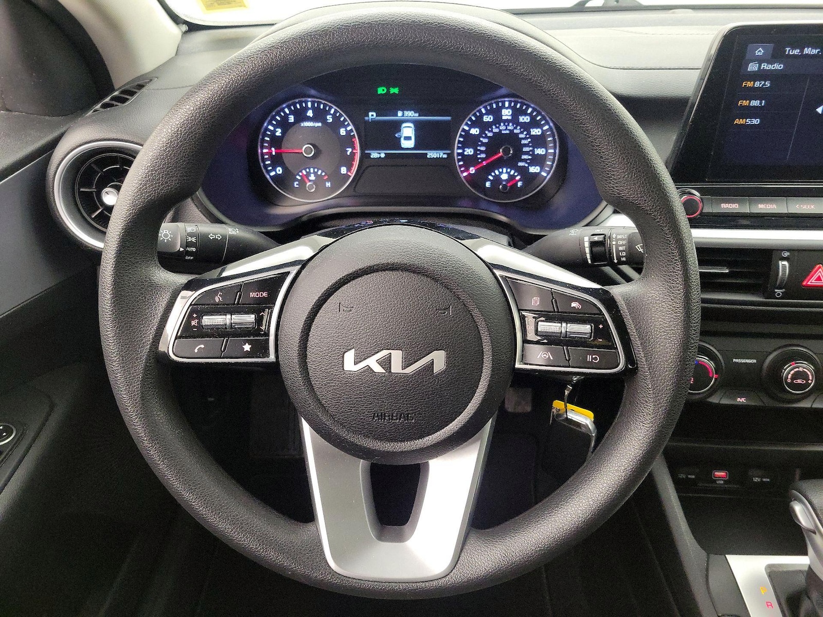 2023 Kia Forte LXS - Photo 11