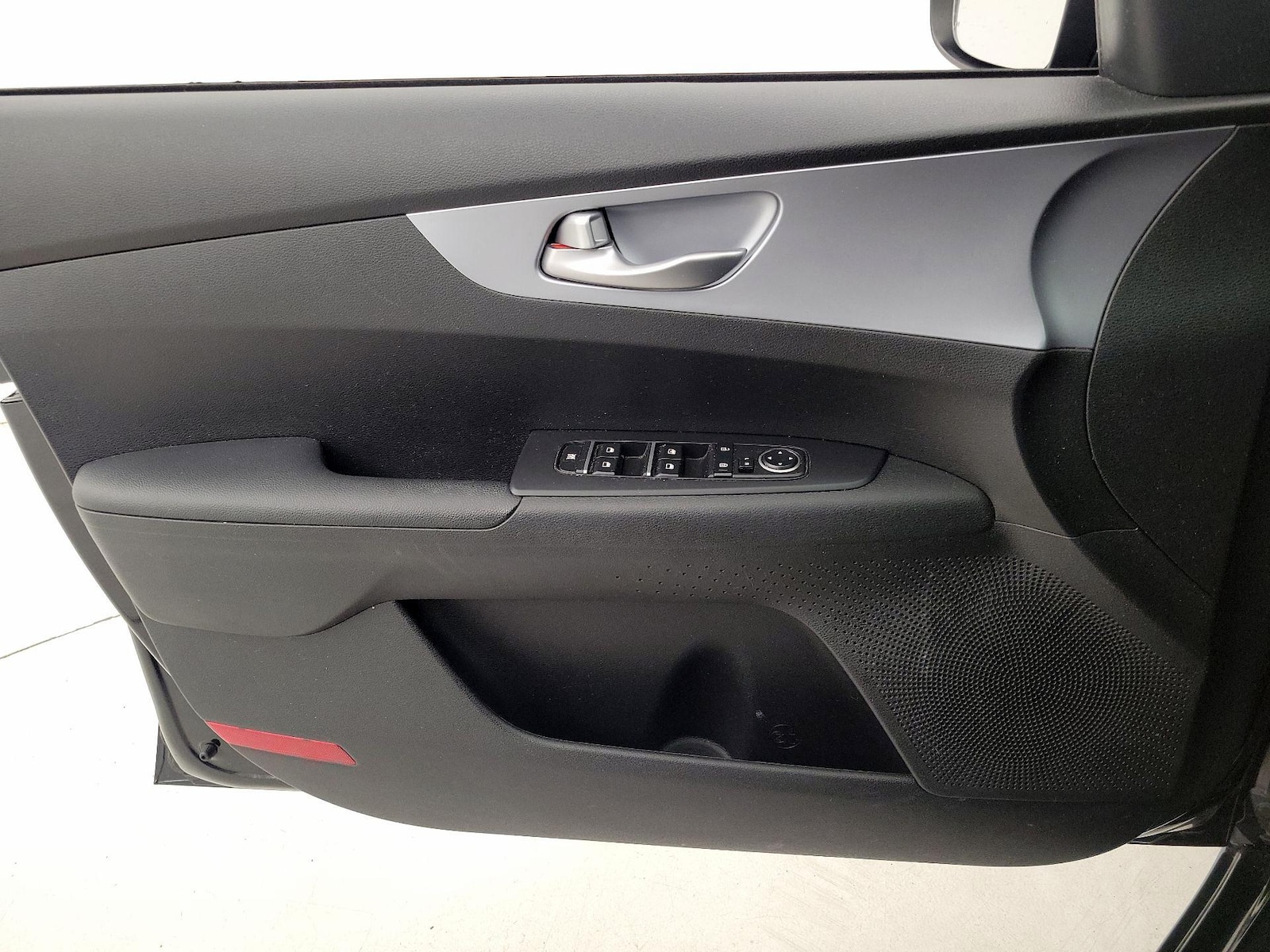 2023 Kia Forte LXS - Photo 13