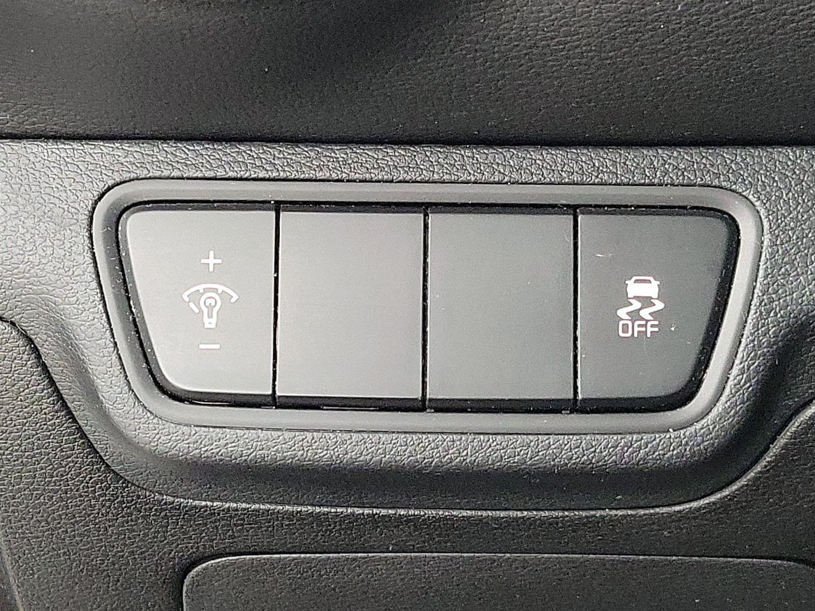 2023 Kia Forte LXS - Photo 14