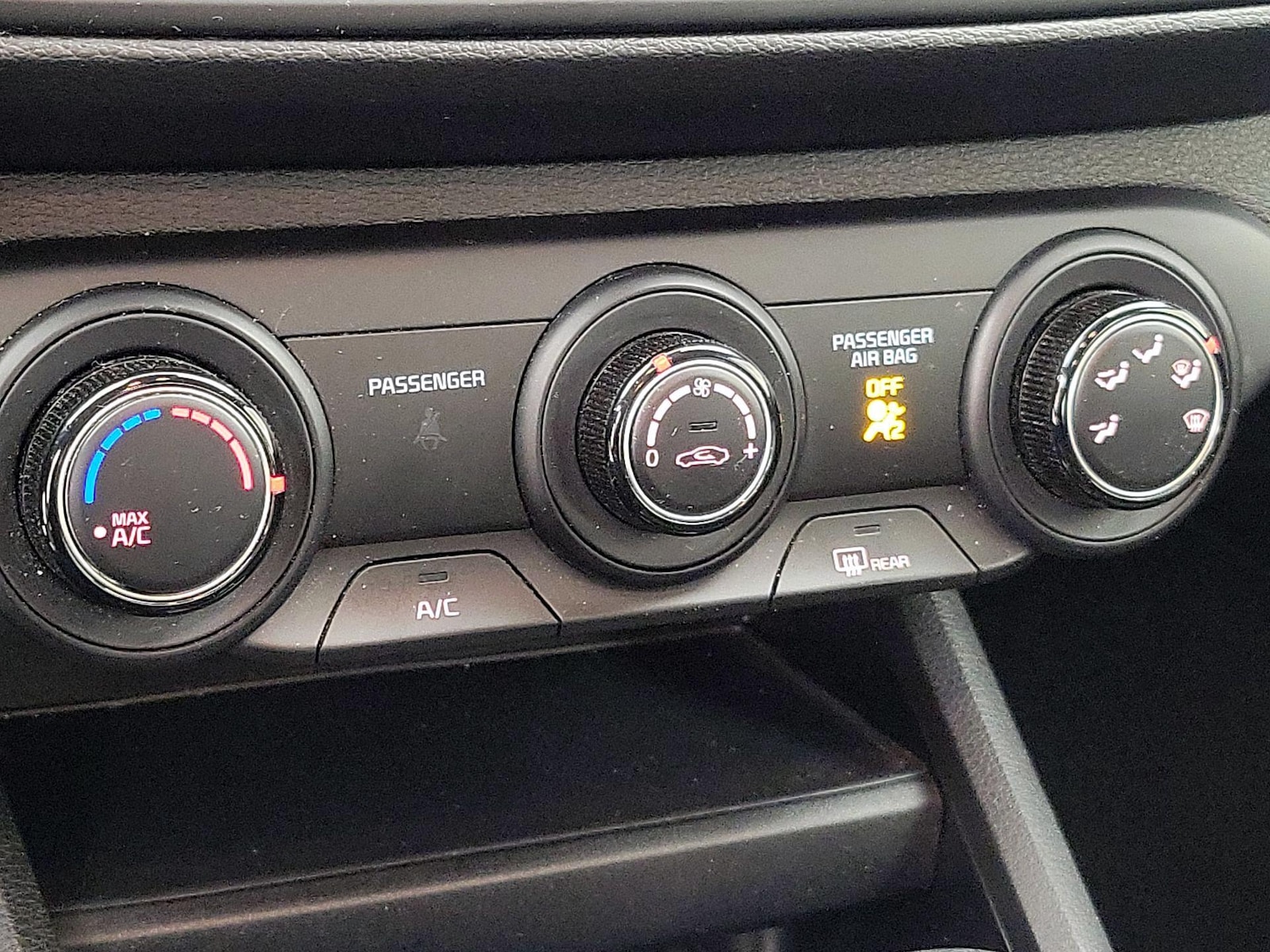 2023 Kia Forte LXS - Photo 17