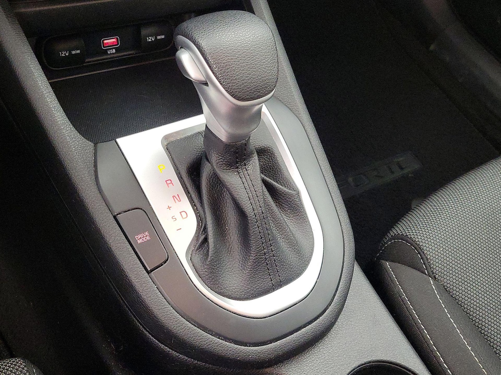 2023 Kia Forte LXS - Photo 18