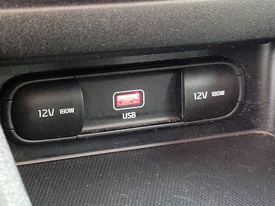 USB/AUX Ports