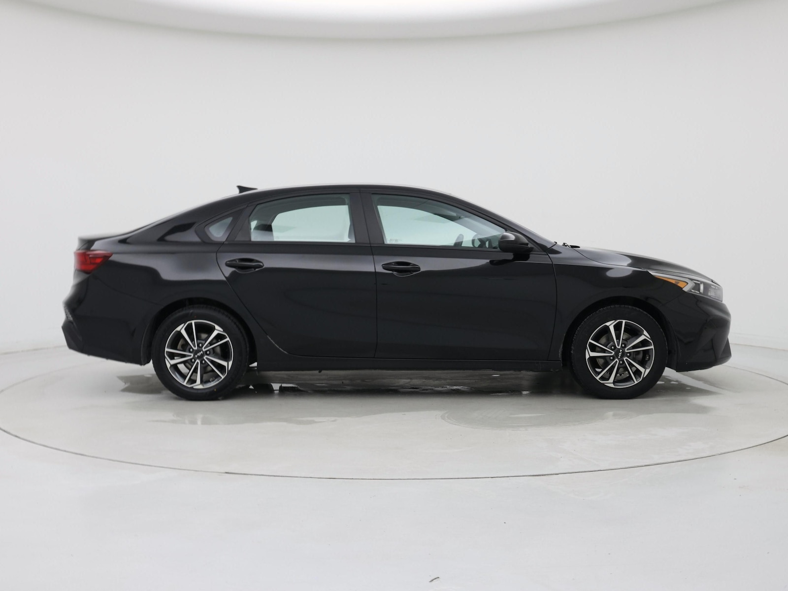 2023 Kia Forte LXS - Photo 8