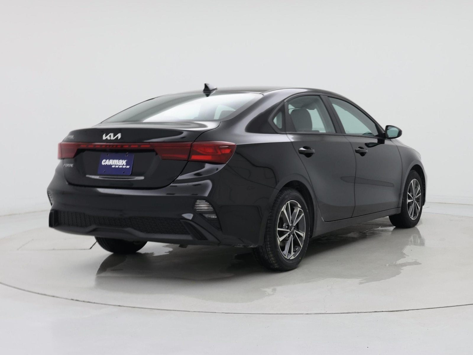 2023 Kia Forte LXS - Photo 9