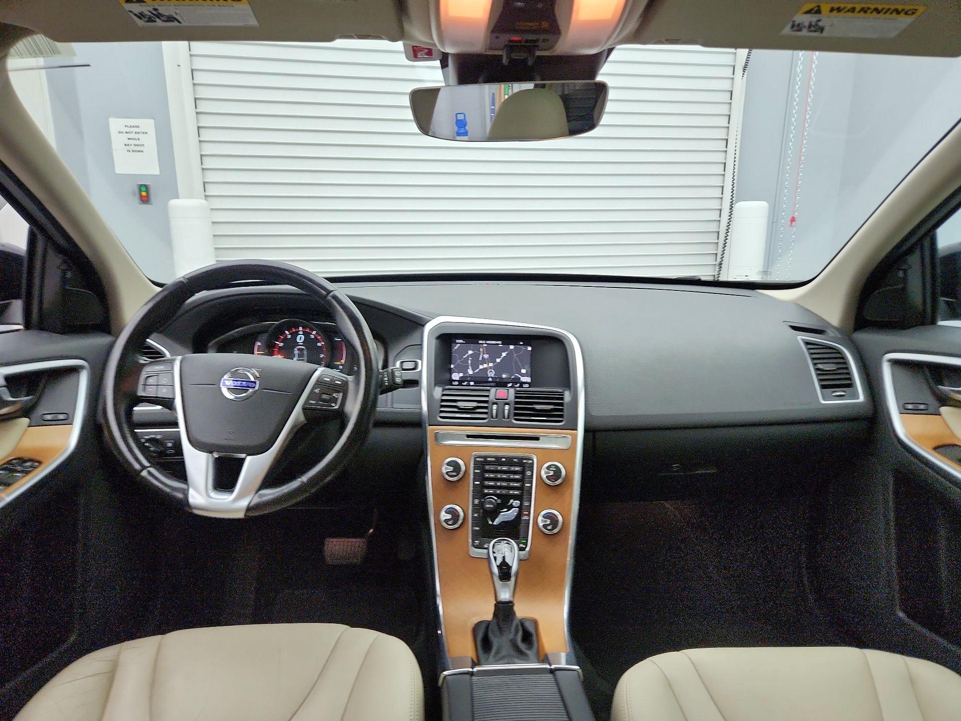 Thumbnail: 2017 Volvo XC60 - 9