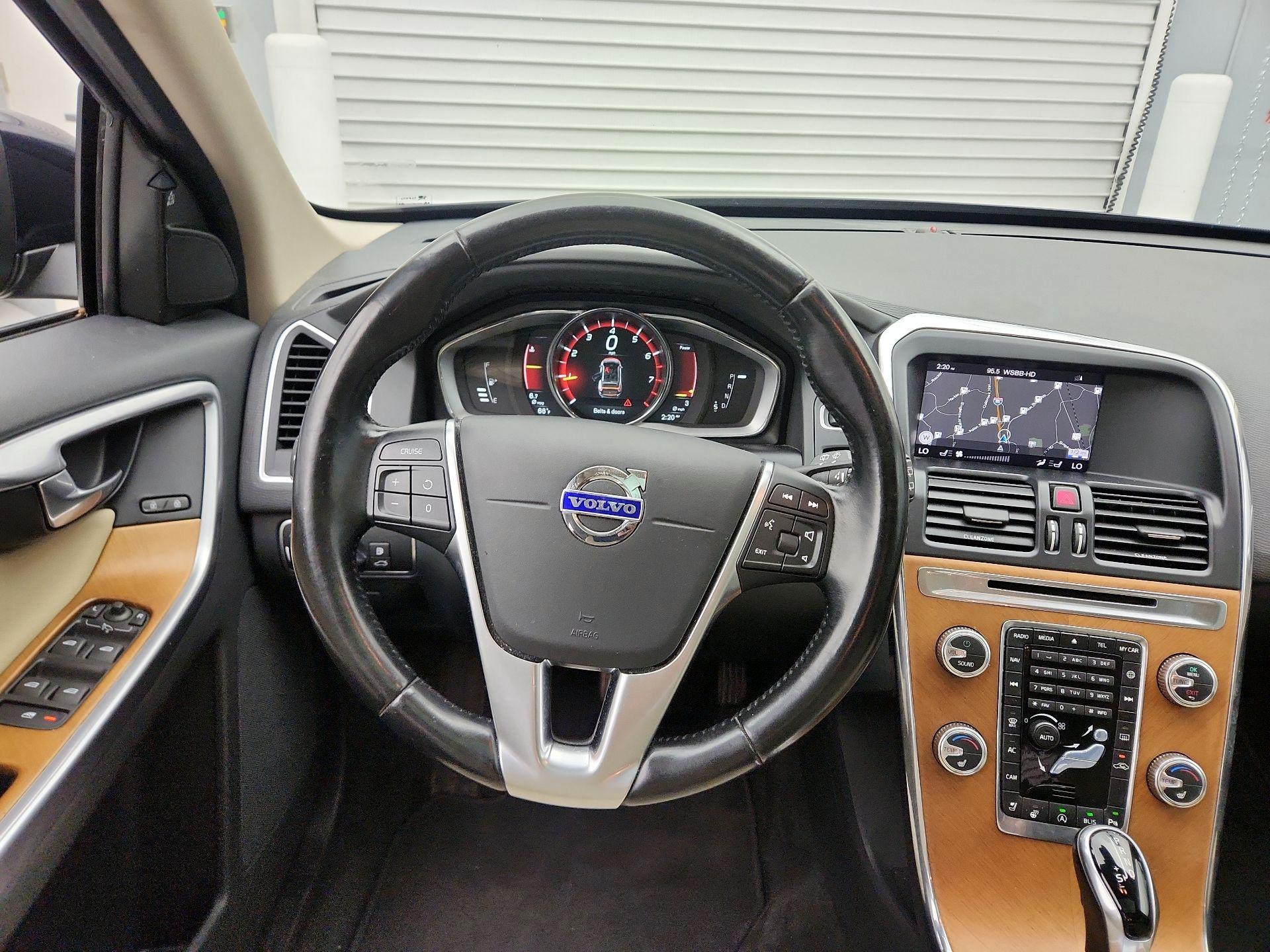 Thumbnail: 2017 Volvo XC60 - 10