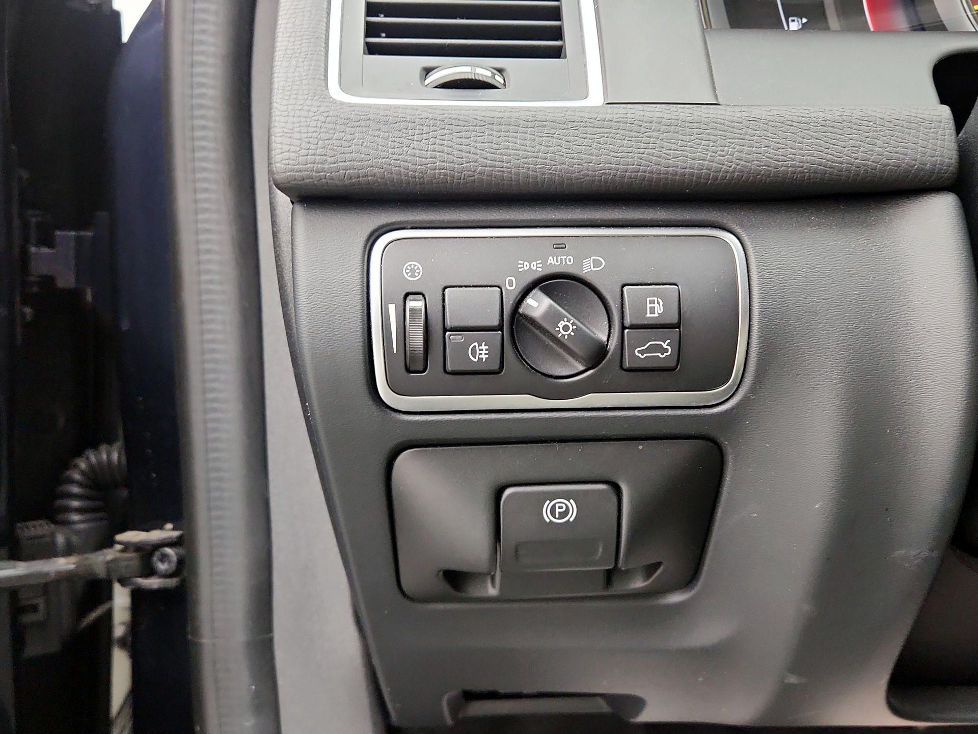 Thumbnail: 2017 Volvo XC60 - 13